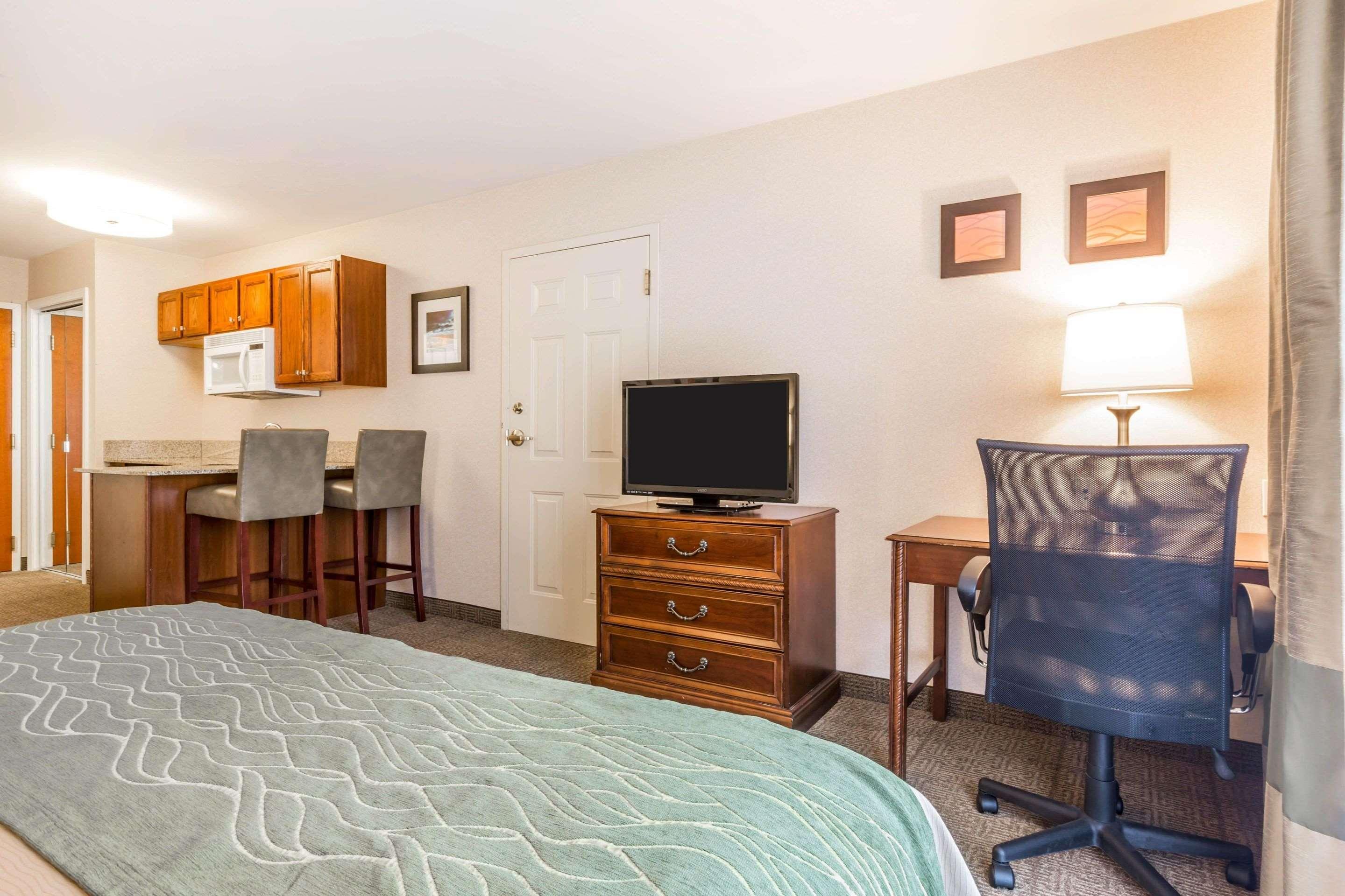 Comfort Inn & Suites — photo 5