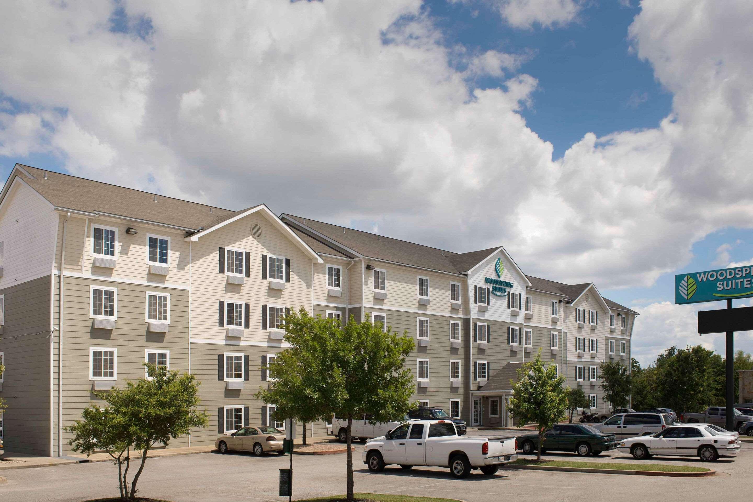 WoodSpring Suites Austin North I-35 — photo 4