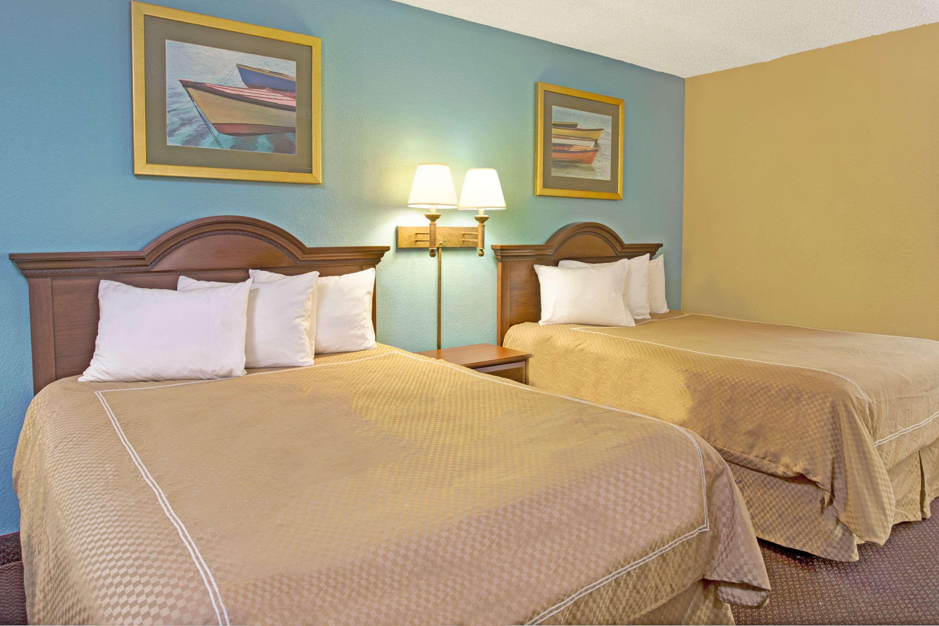 Super 8 by Wyndham Dania/Fort Lauderdale Arpt — photo 4