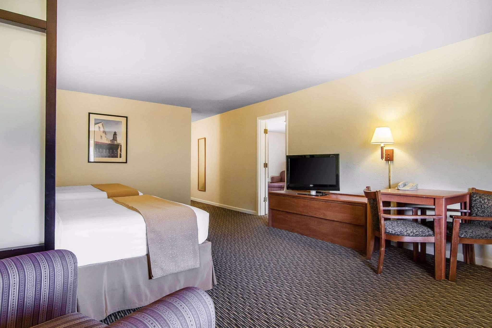 Quality Inn & Suites at Coos Bay — photo 4