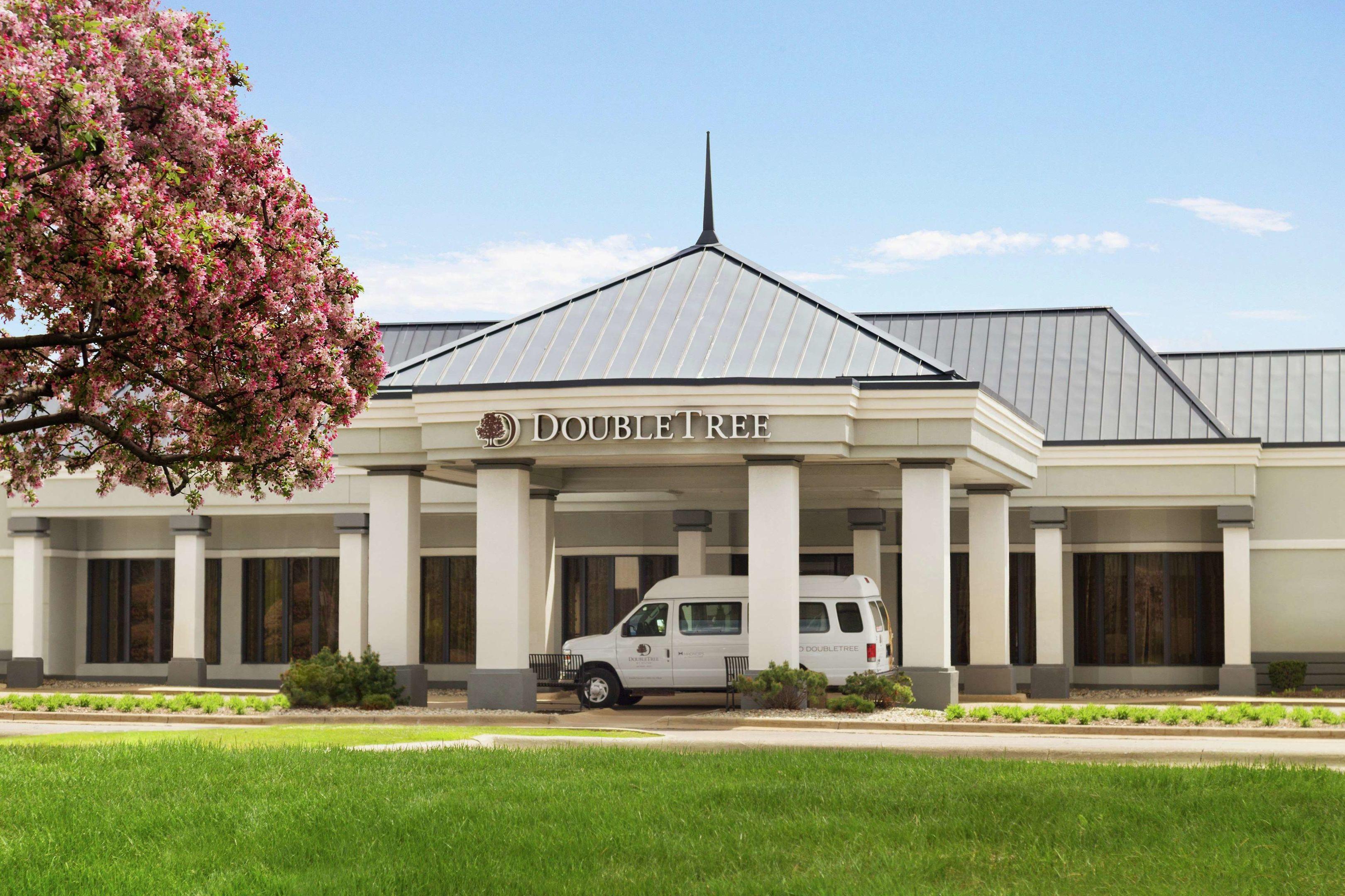 DoubleTree by Hilton Hotel Detroit - Novi — photo 3