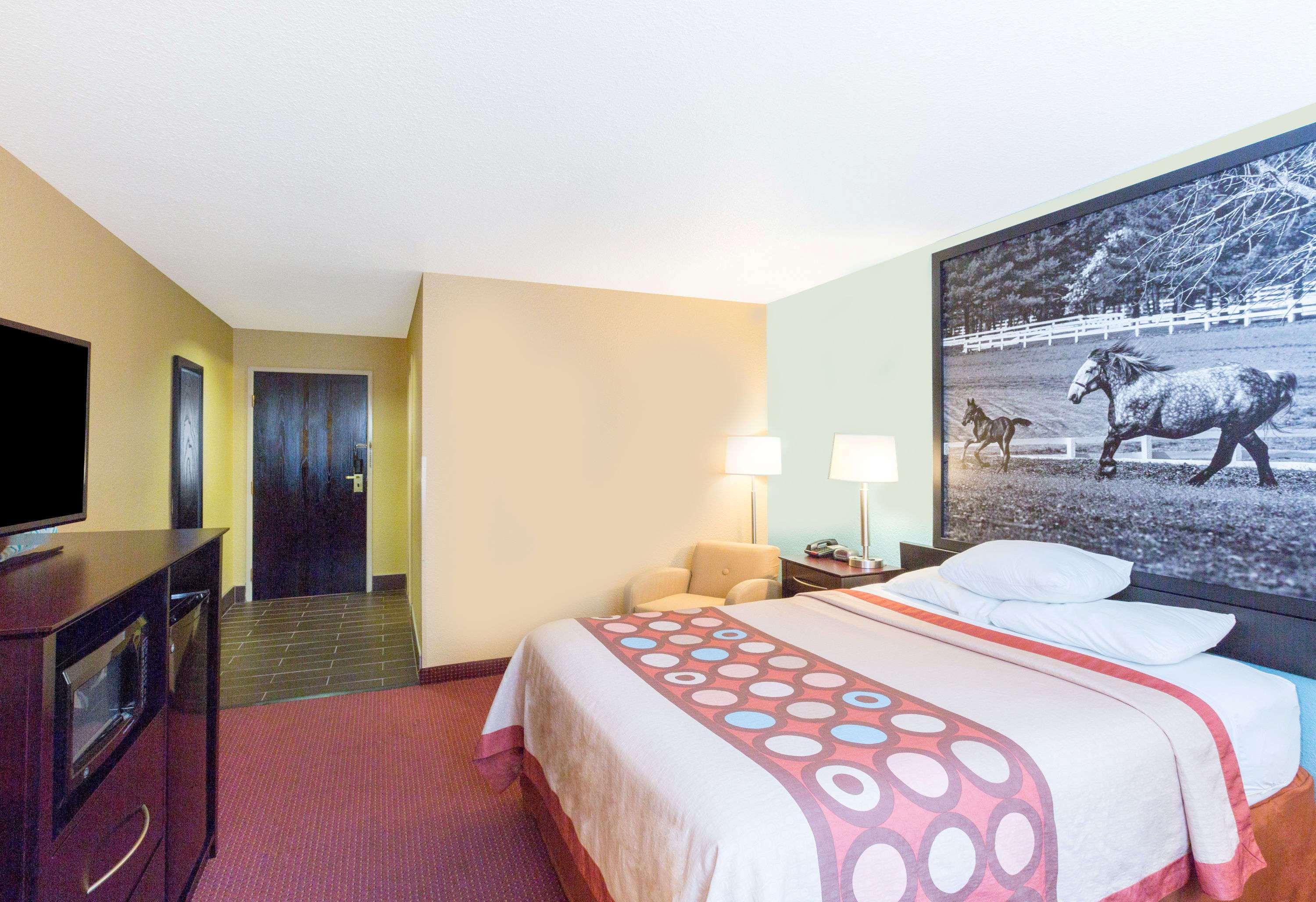 Super 8 by Wyndham Richmond — photo 5