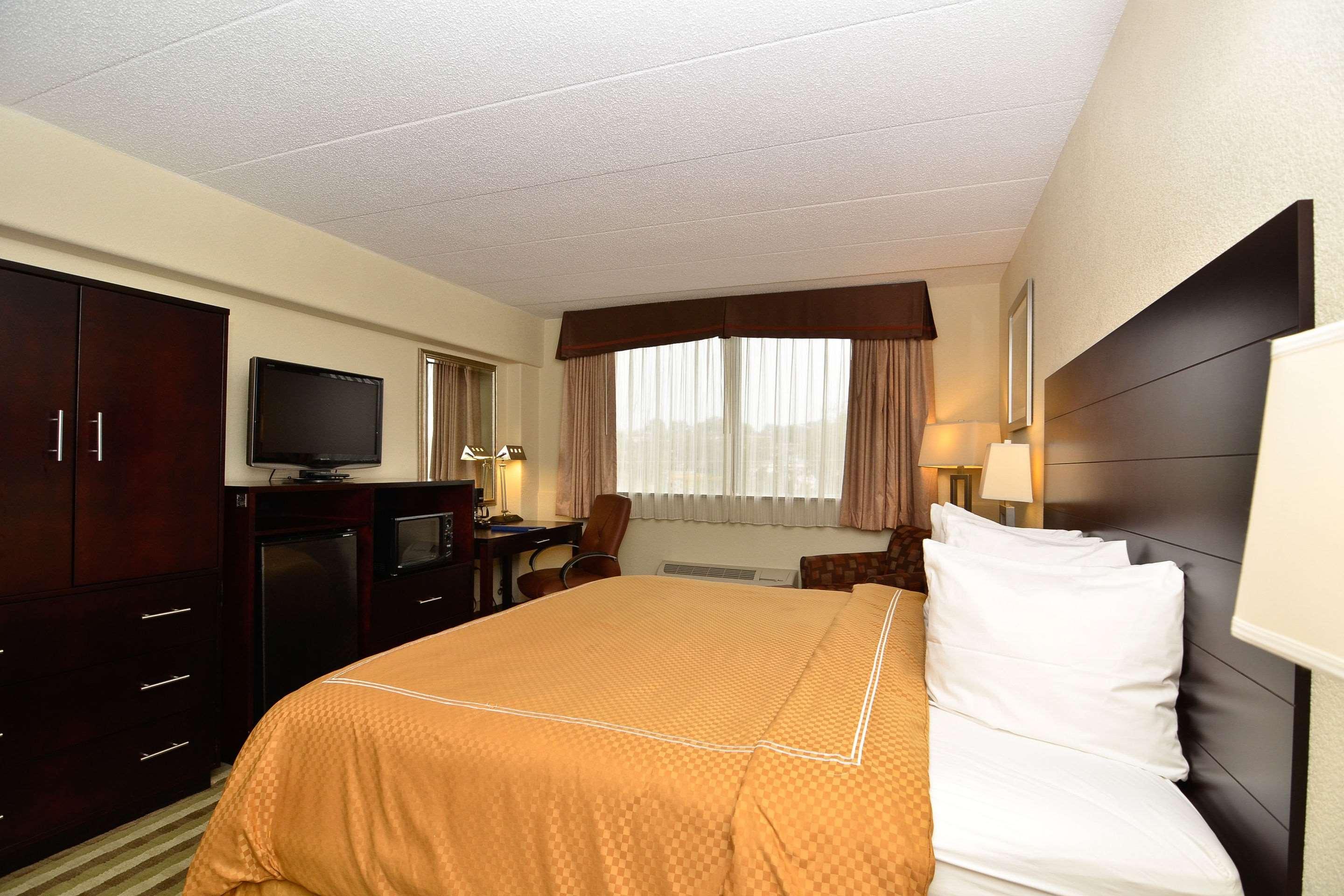 Quality Inn & Suites New York Avenue — photo 5