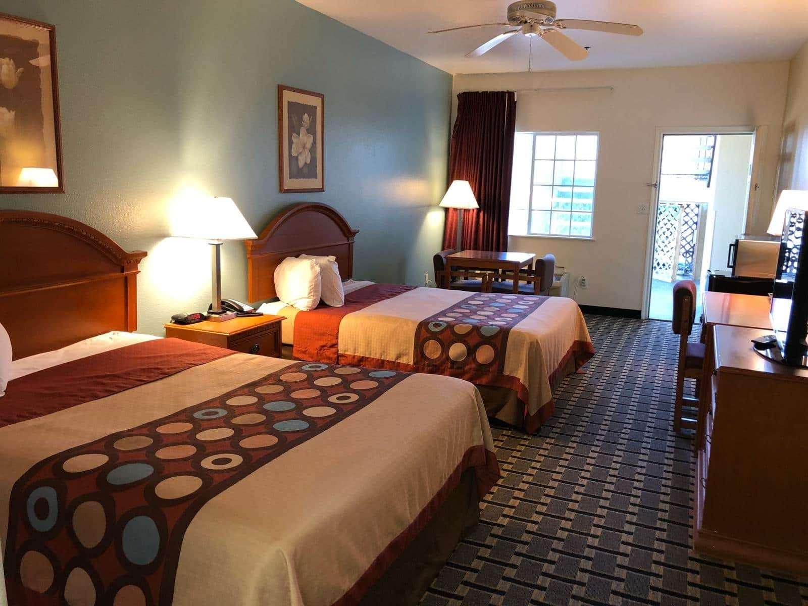Super 8 by Wyndham Forney/East Dallas — photo 4