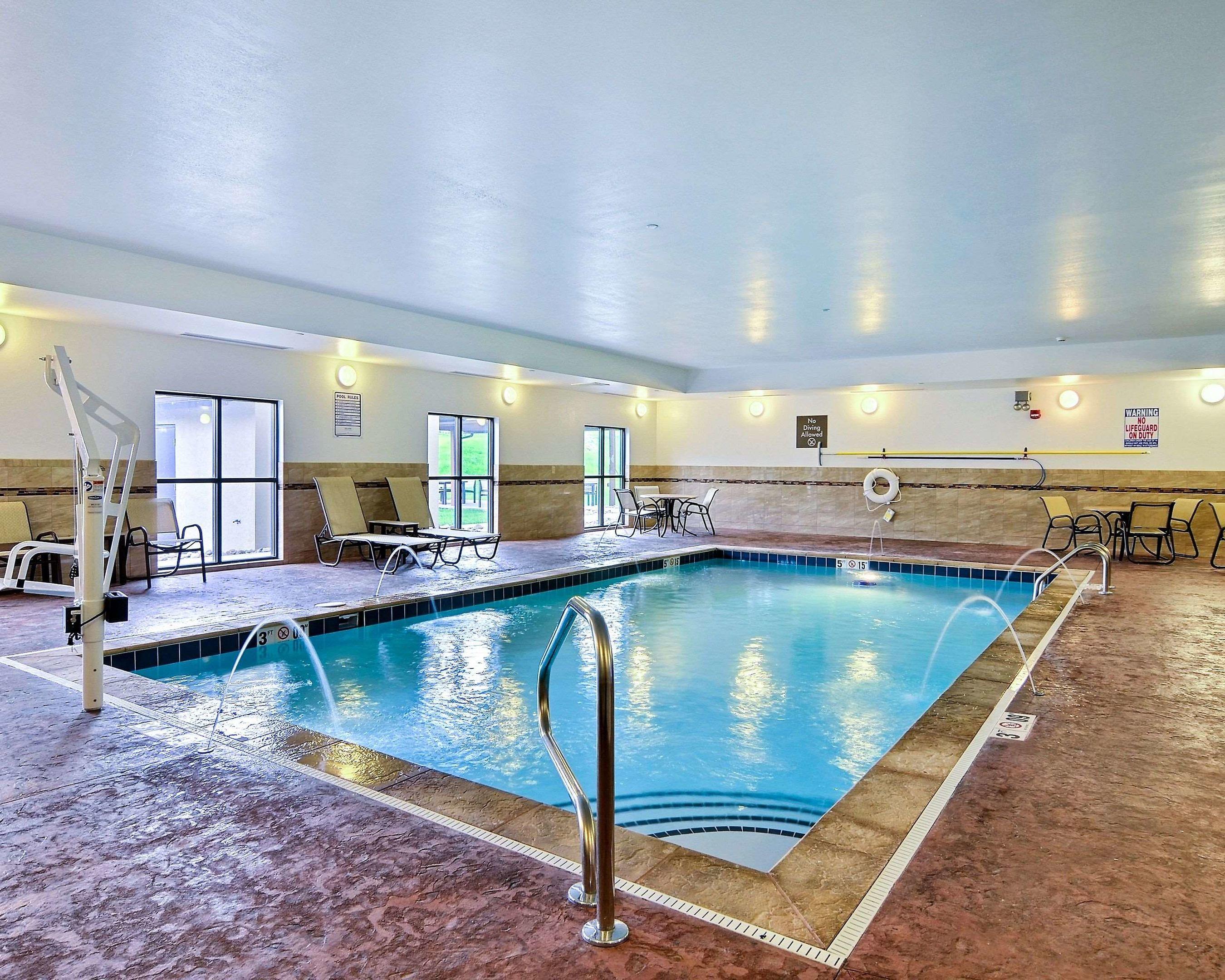 Comfort Suites Uniontown — photo 5