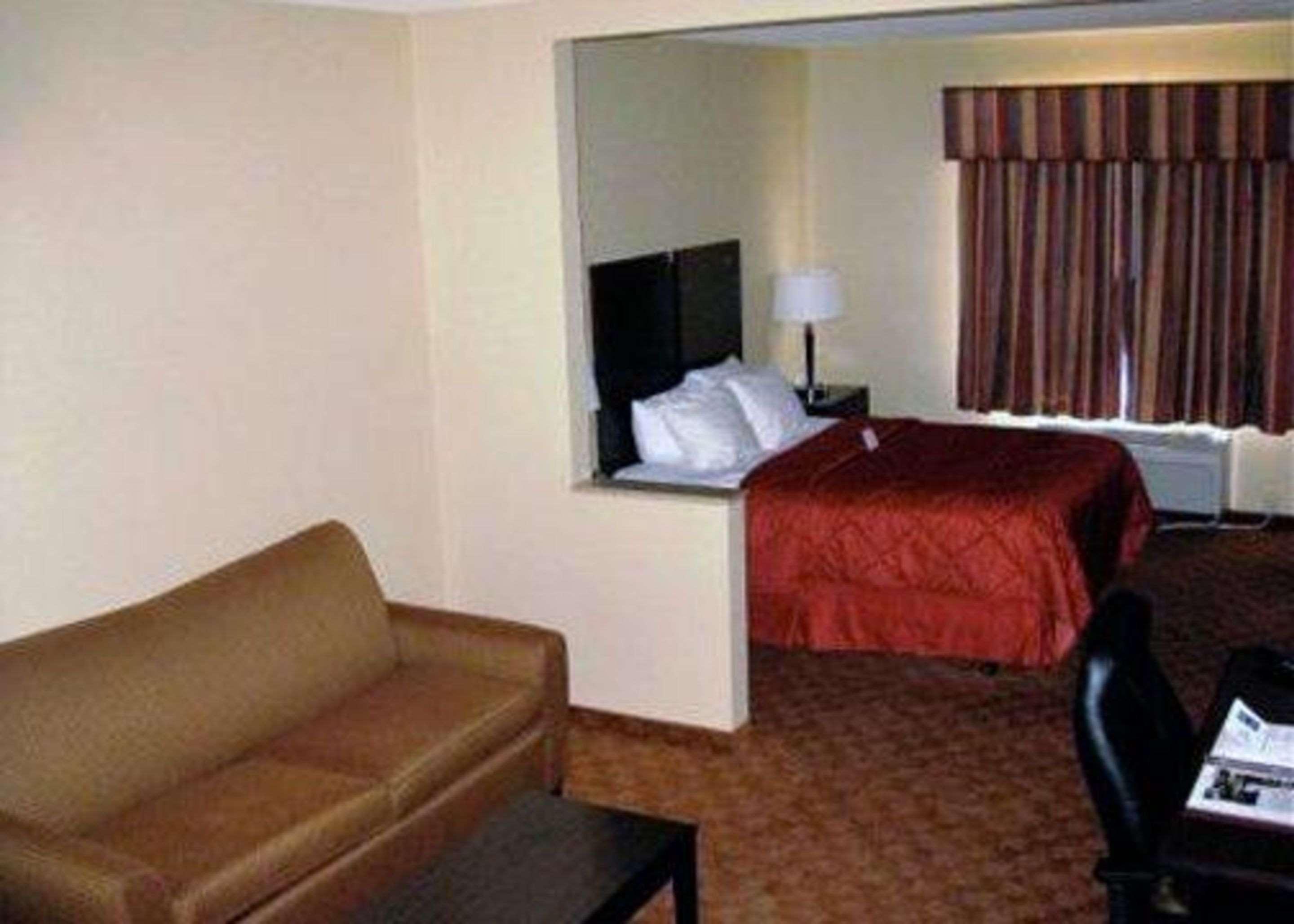 Comfort Inn & Suites — photo 4