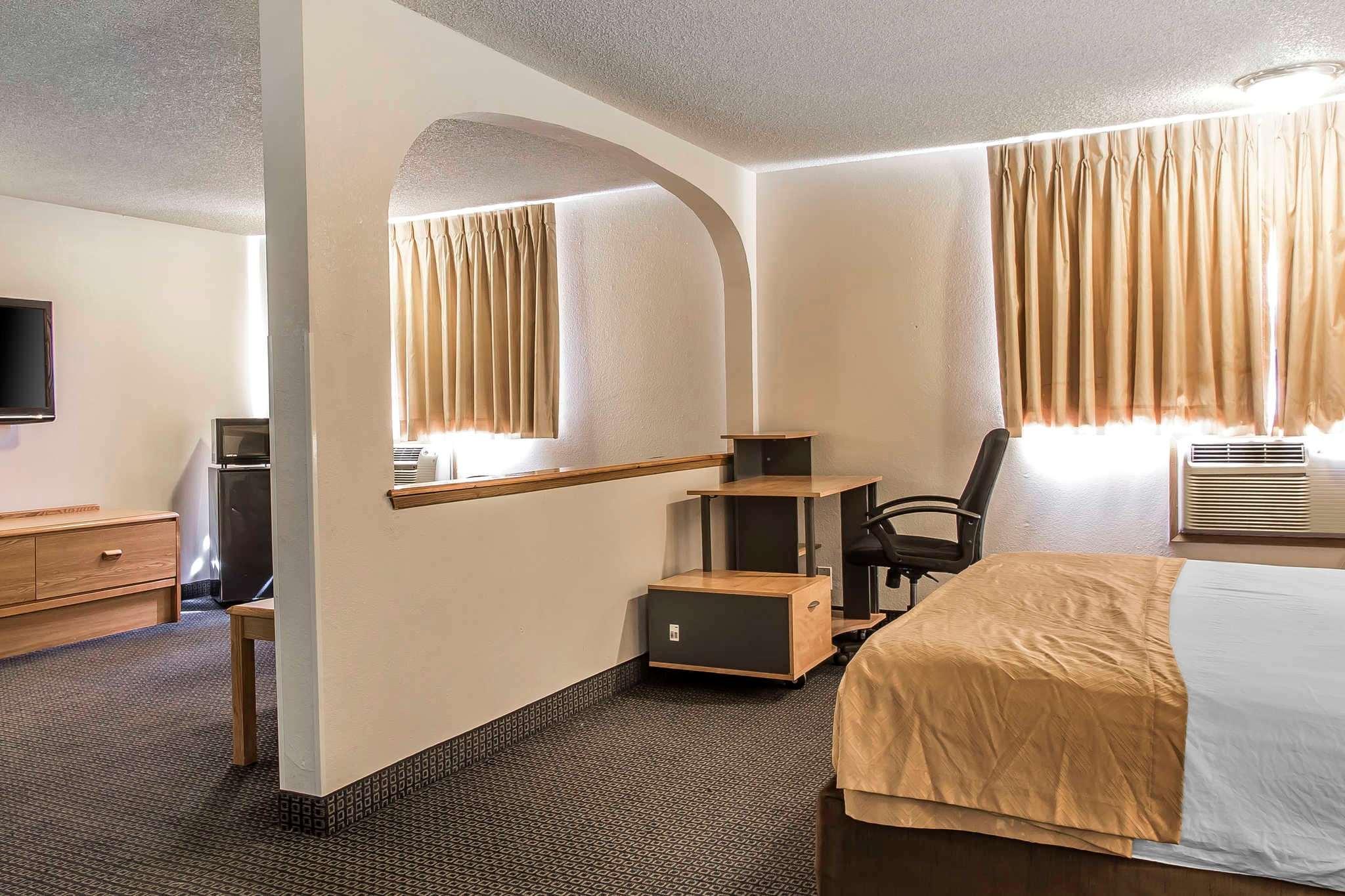 Econo Lodge  Inn & Suites — photo 5