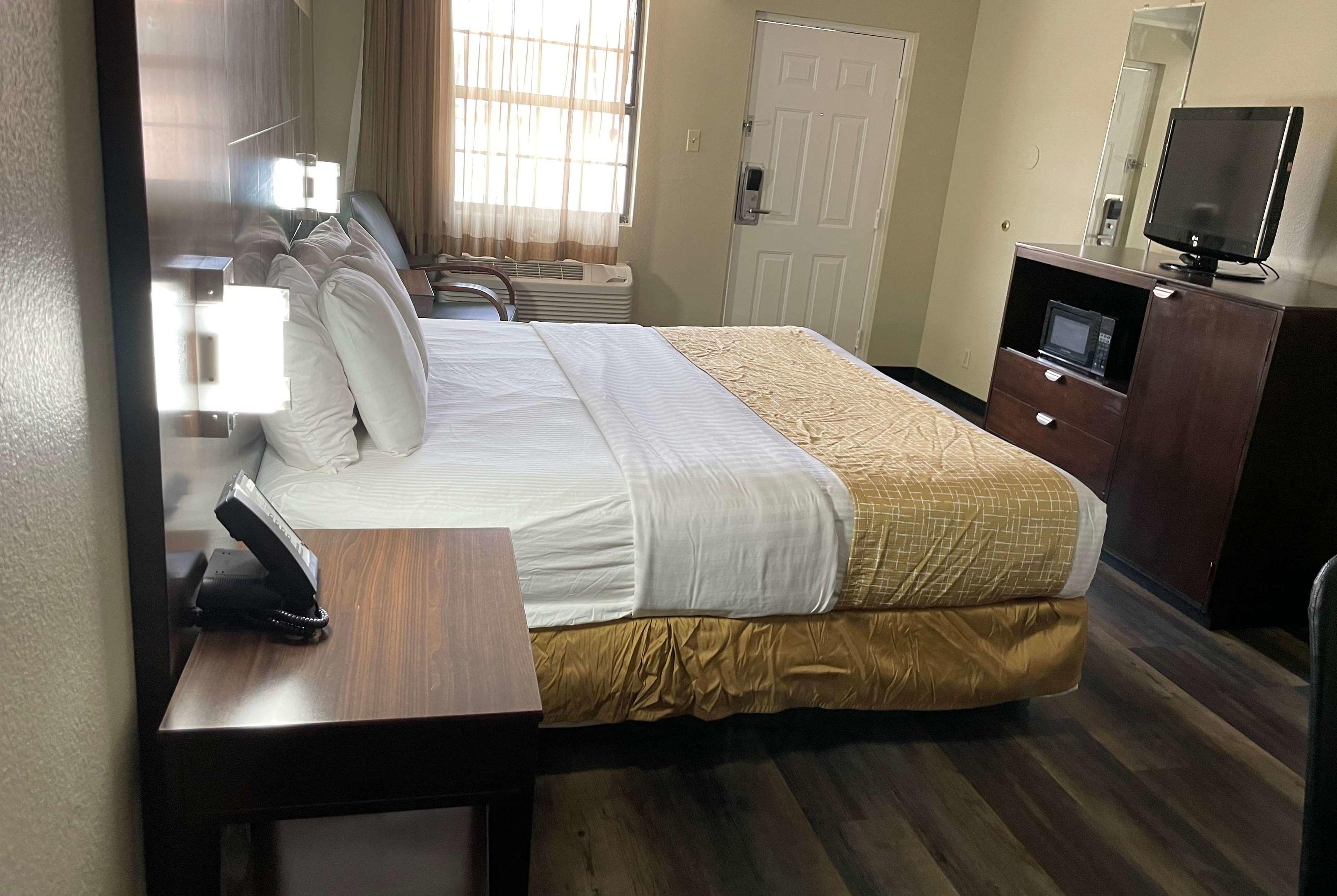 Travelodge by Wyndham Tuscaloosa — photo 4