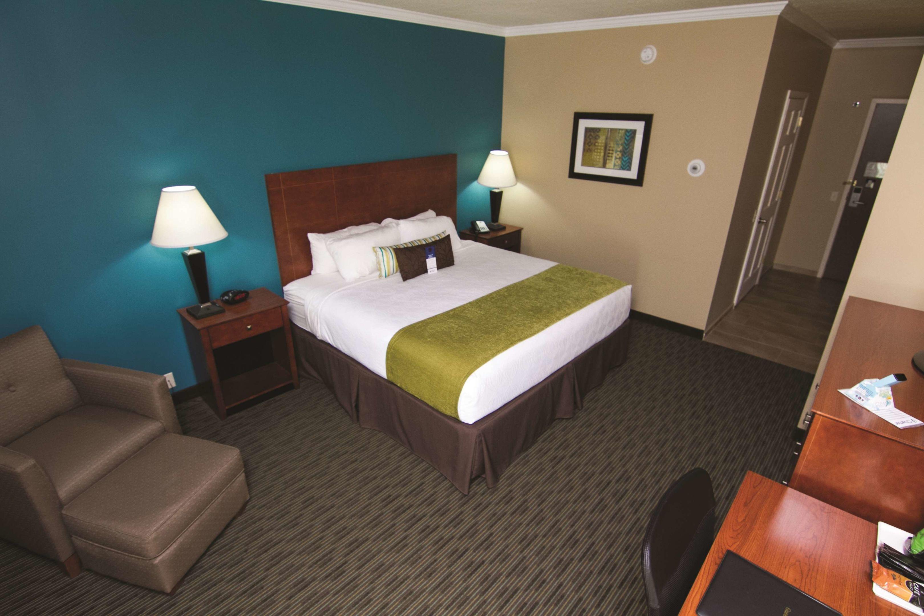 Best Western Plus Plattsburgh — photo 4