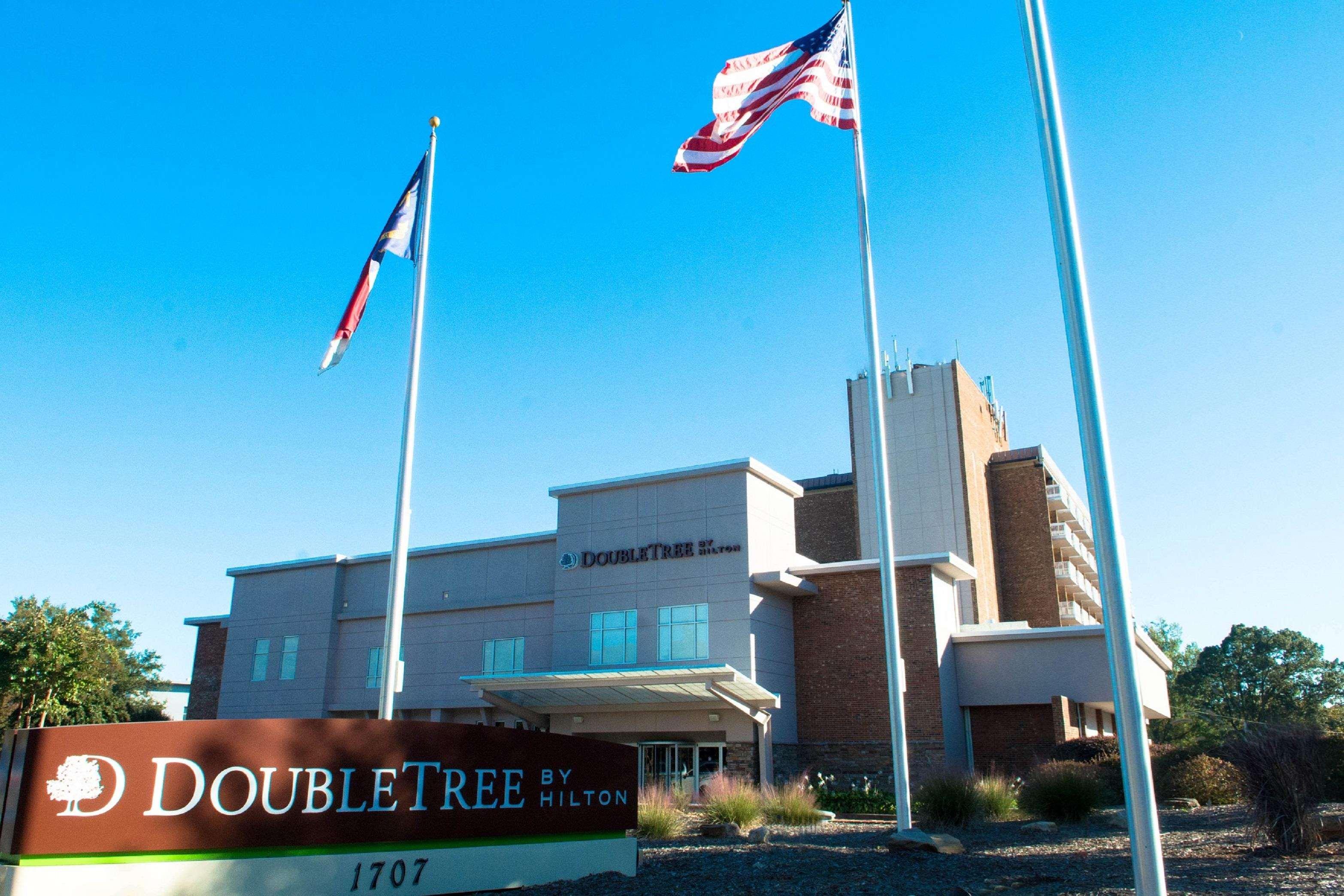DoubleTree by Hilton Hotel Raleigh - Brownstone - University — photo 4