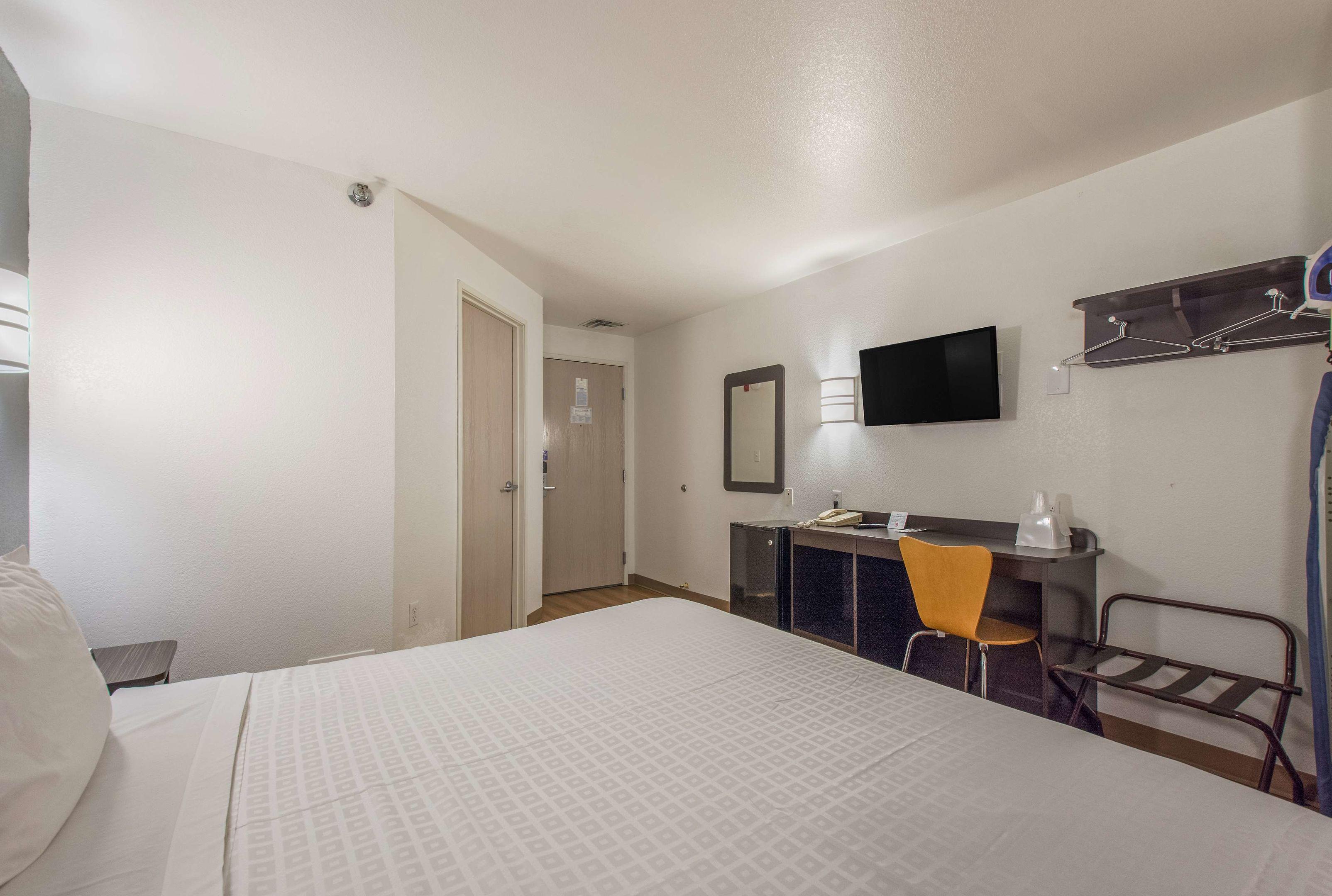 Americas Best Value Inn Knoxville East — photo 5