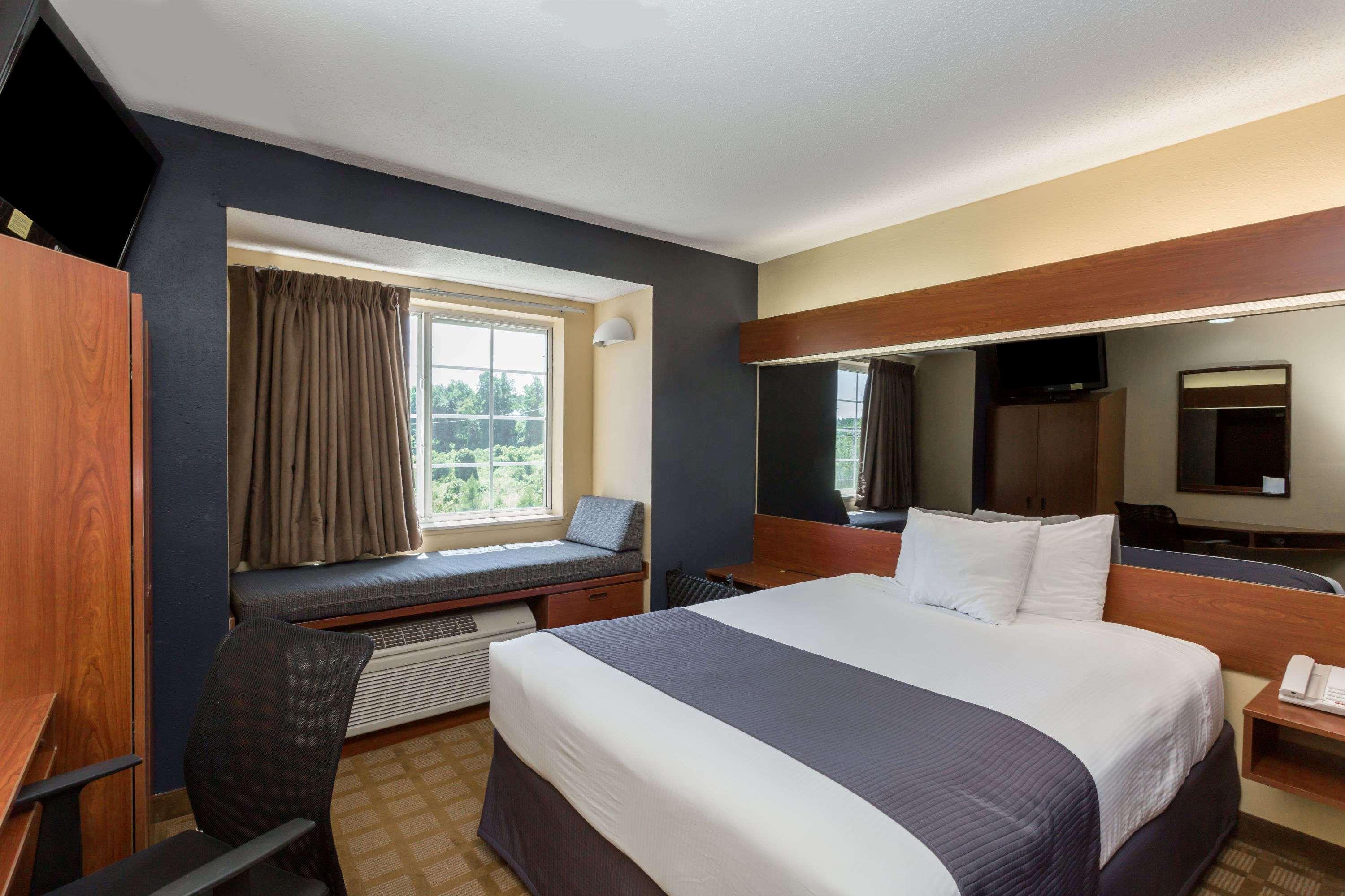 Microtel Inn & Suites by Wyndham Hillsborough — photo 4