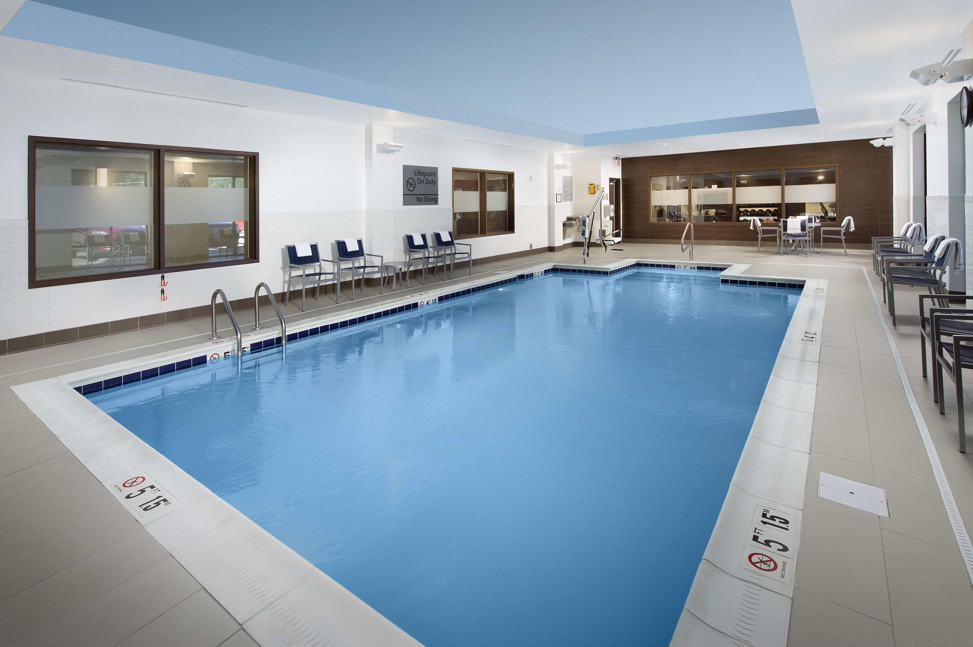 Hampton Inn & Suites Falls Church — photo 3