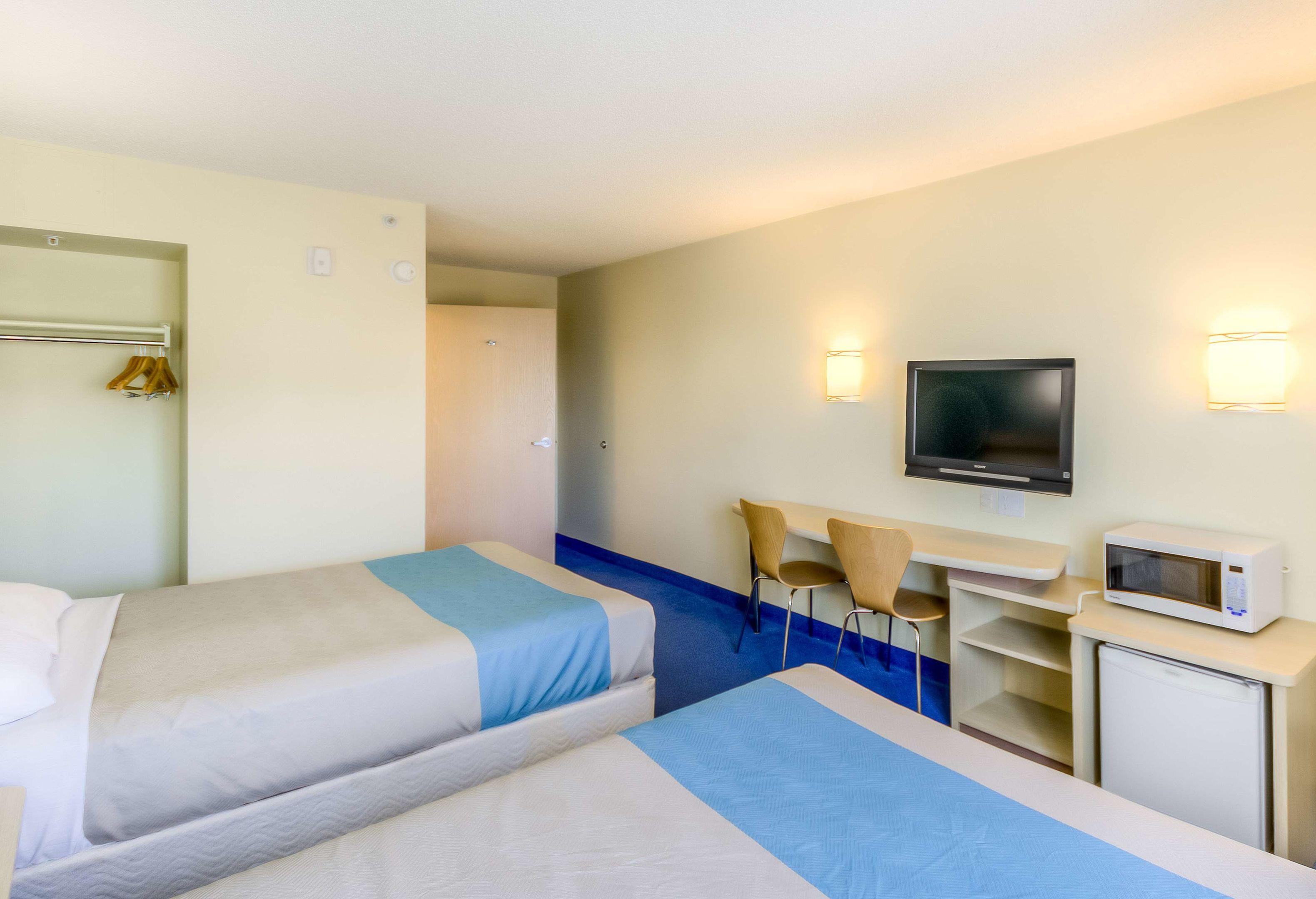 Motel 6 Estevan — photo 5