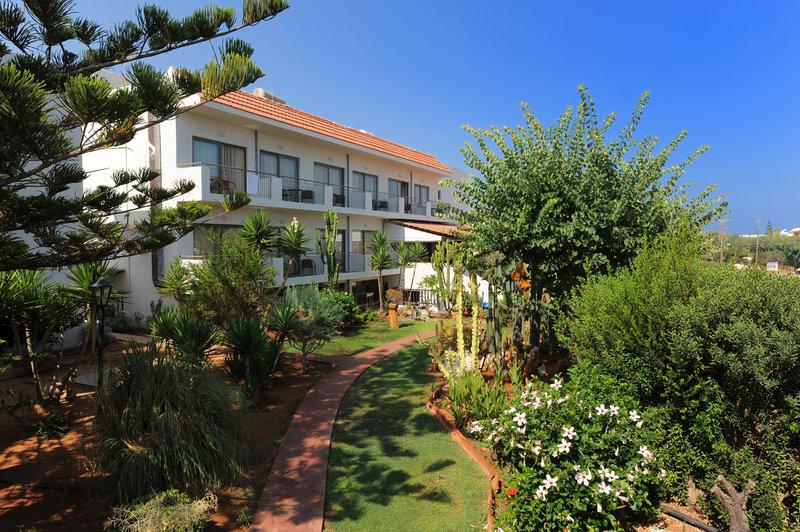 Oasis Beach Hotel — photo 4