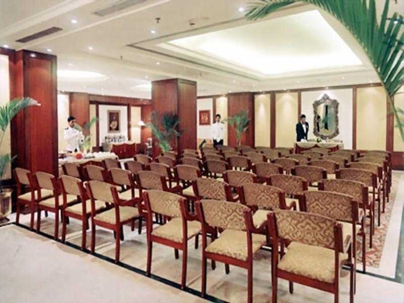 Radisson Blu Plaza Delhi Airport — photo 2