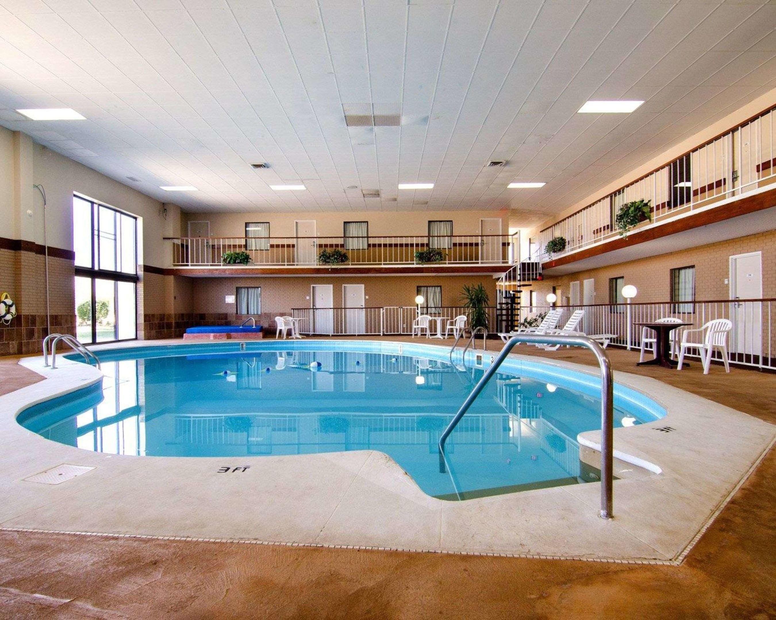 Rodeway Inn & Suites — photo 5
