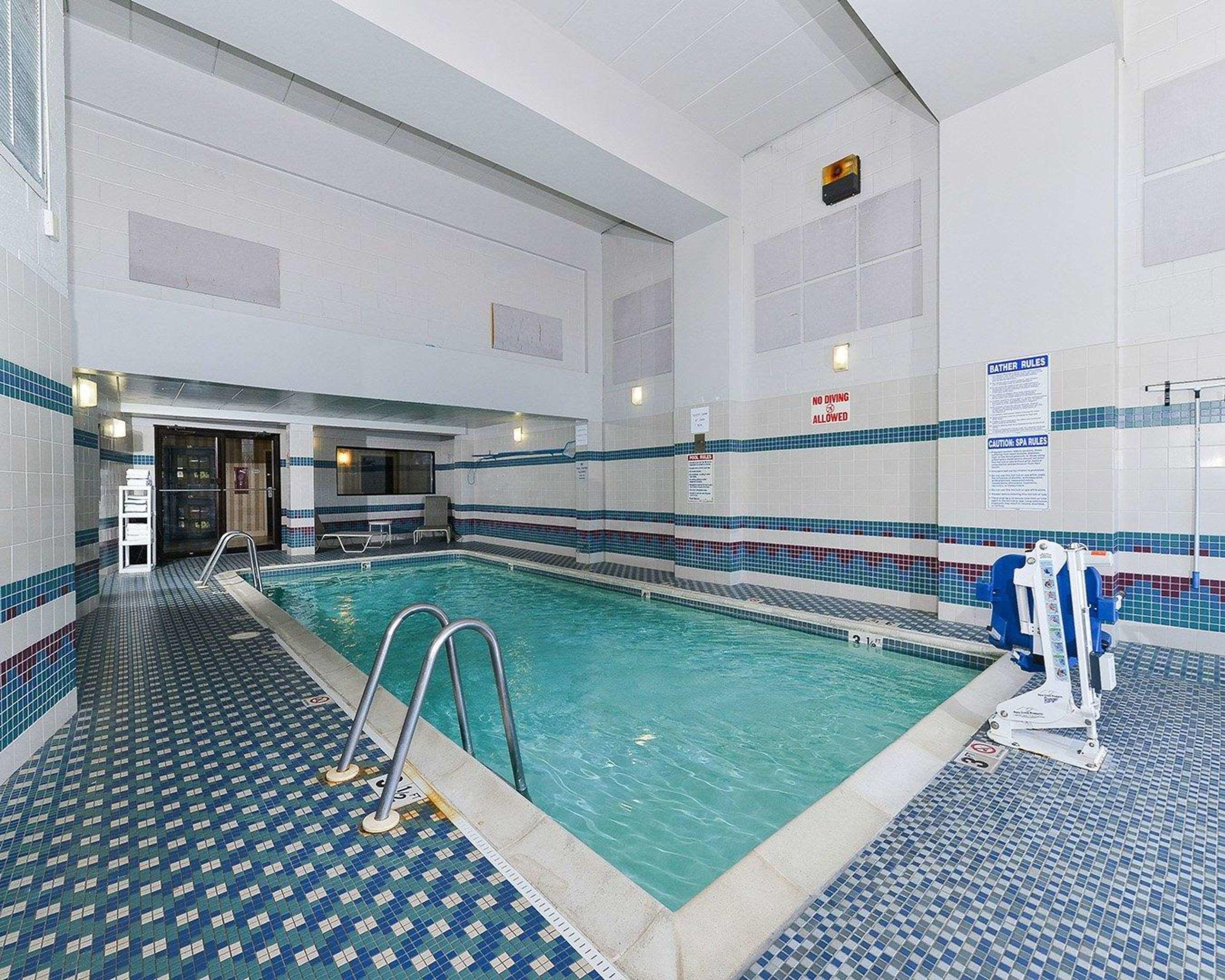 Quality Suites Tinton Falls — photo 4