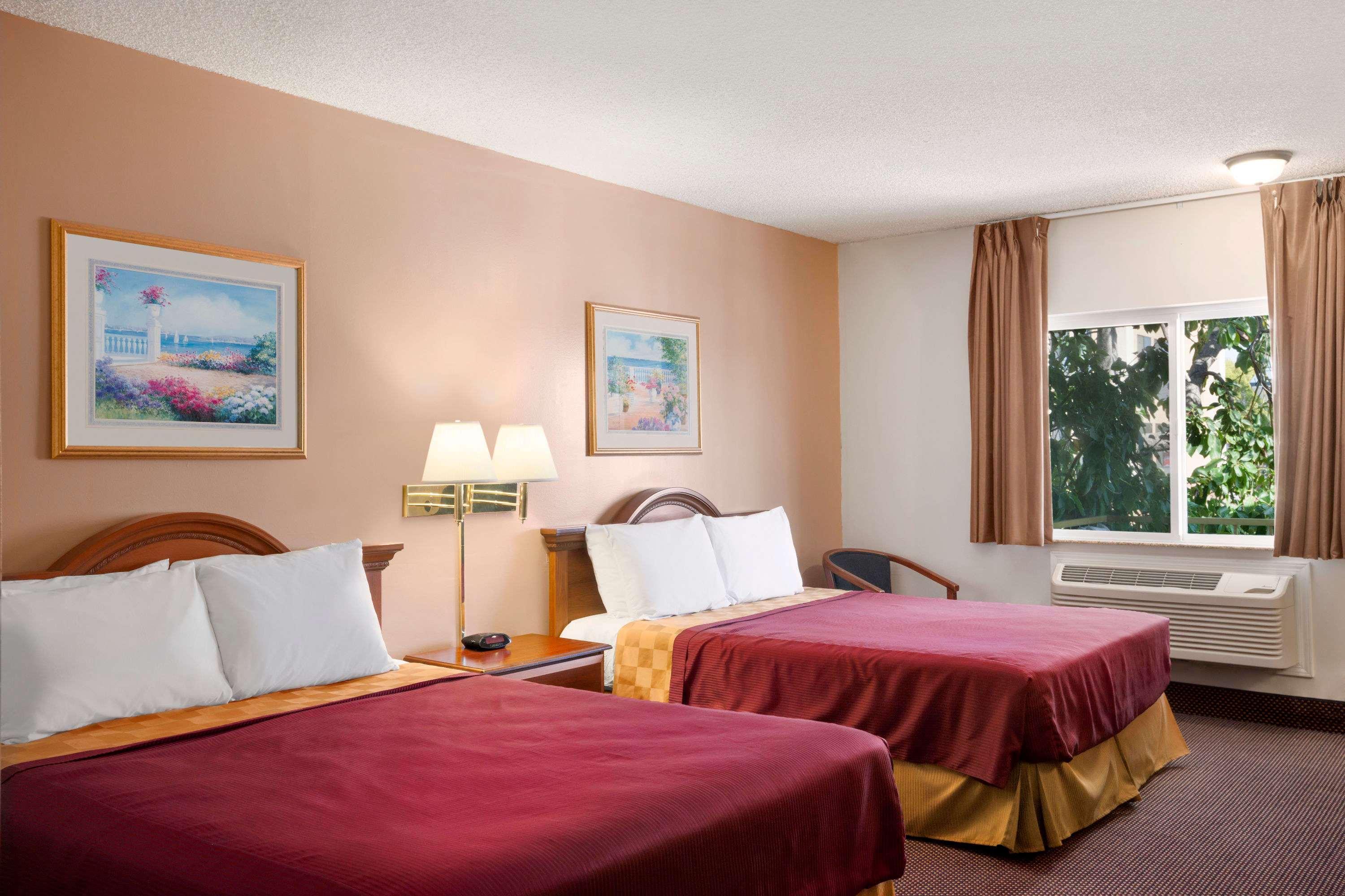 Travelodge by Wyndham Bakersfield — photo 4