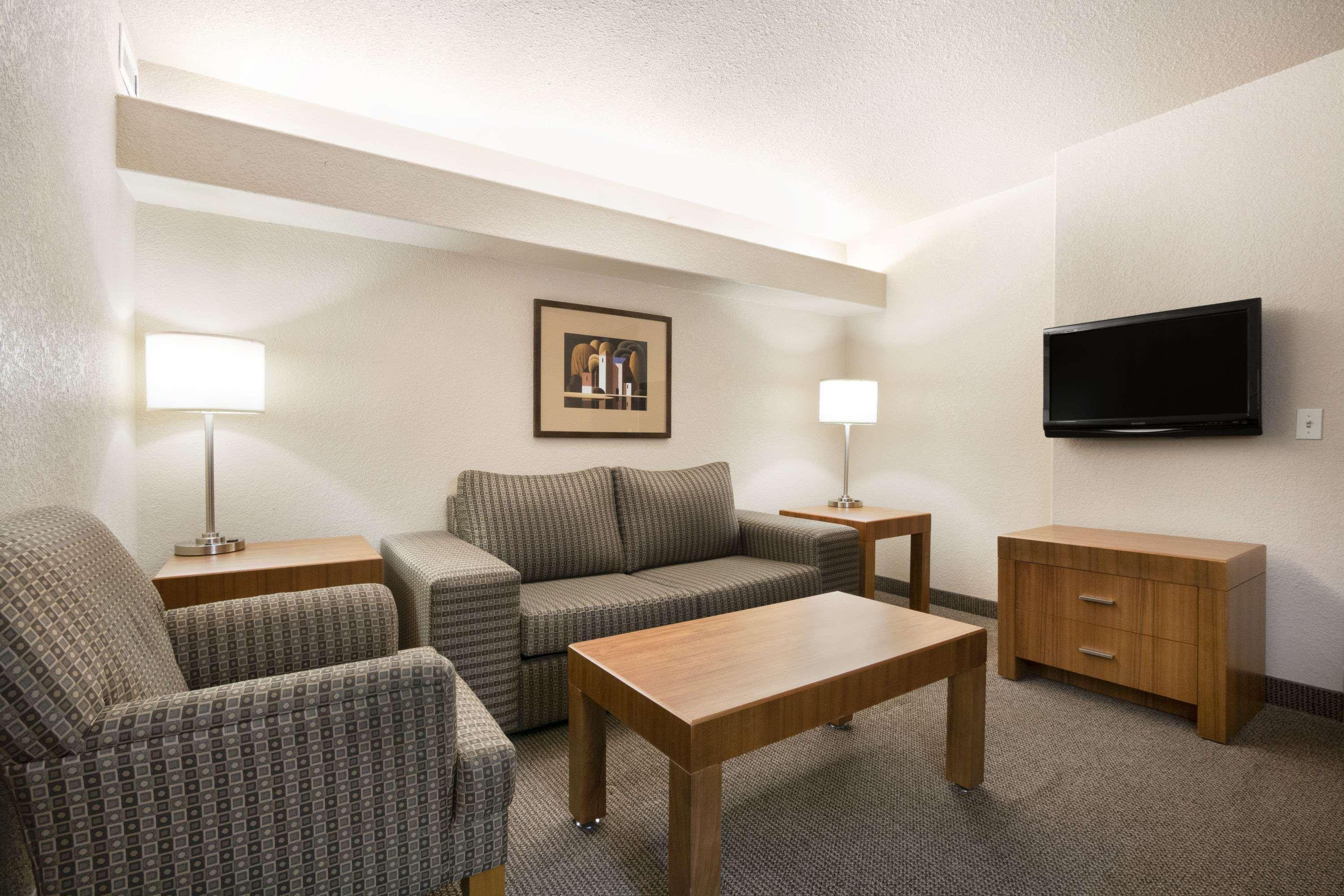 Days Inn Calgary Airport — photo 5