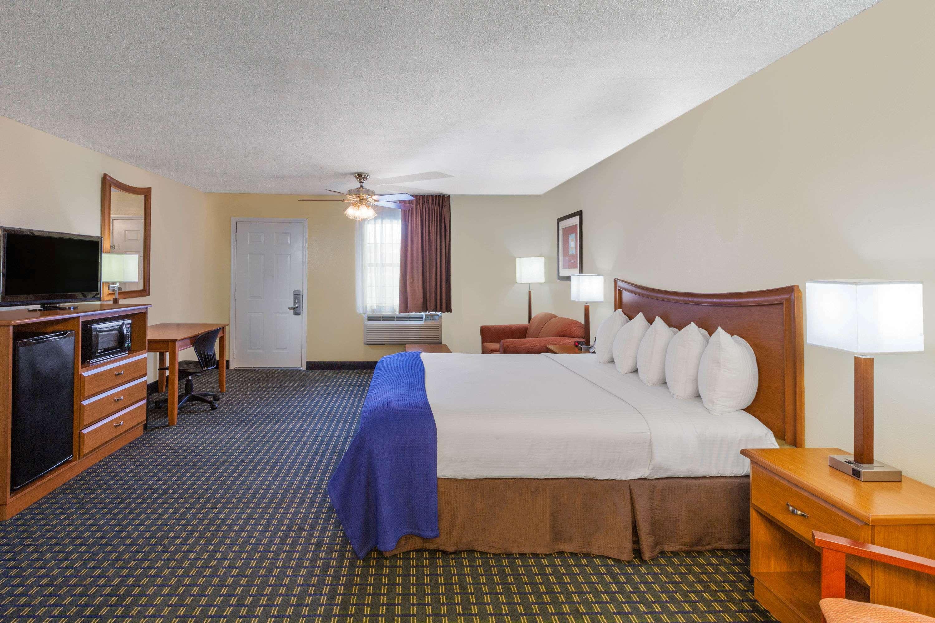Days Inn by Wyndham Natchitoches — photo 5