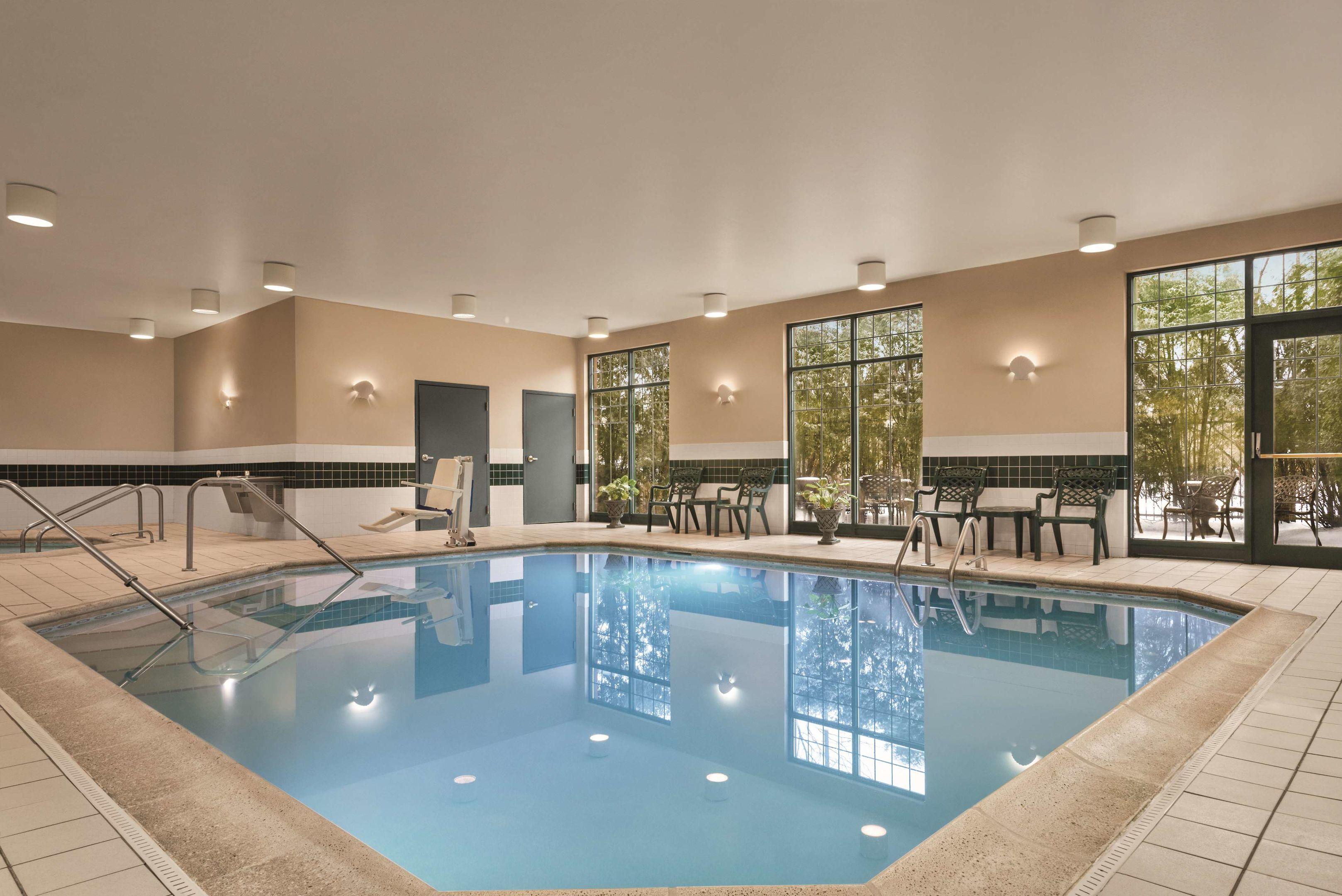 Country Inn & Suites by Radisson, Schaumburg, IL — photo 3