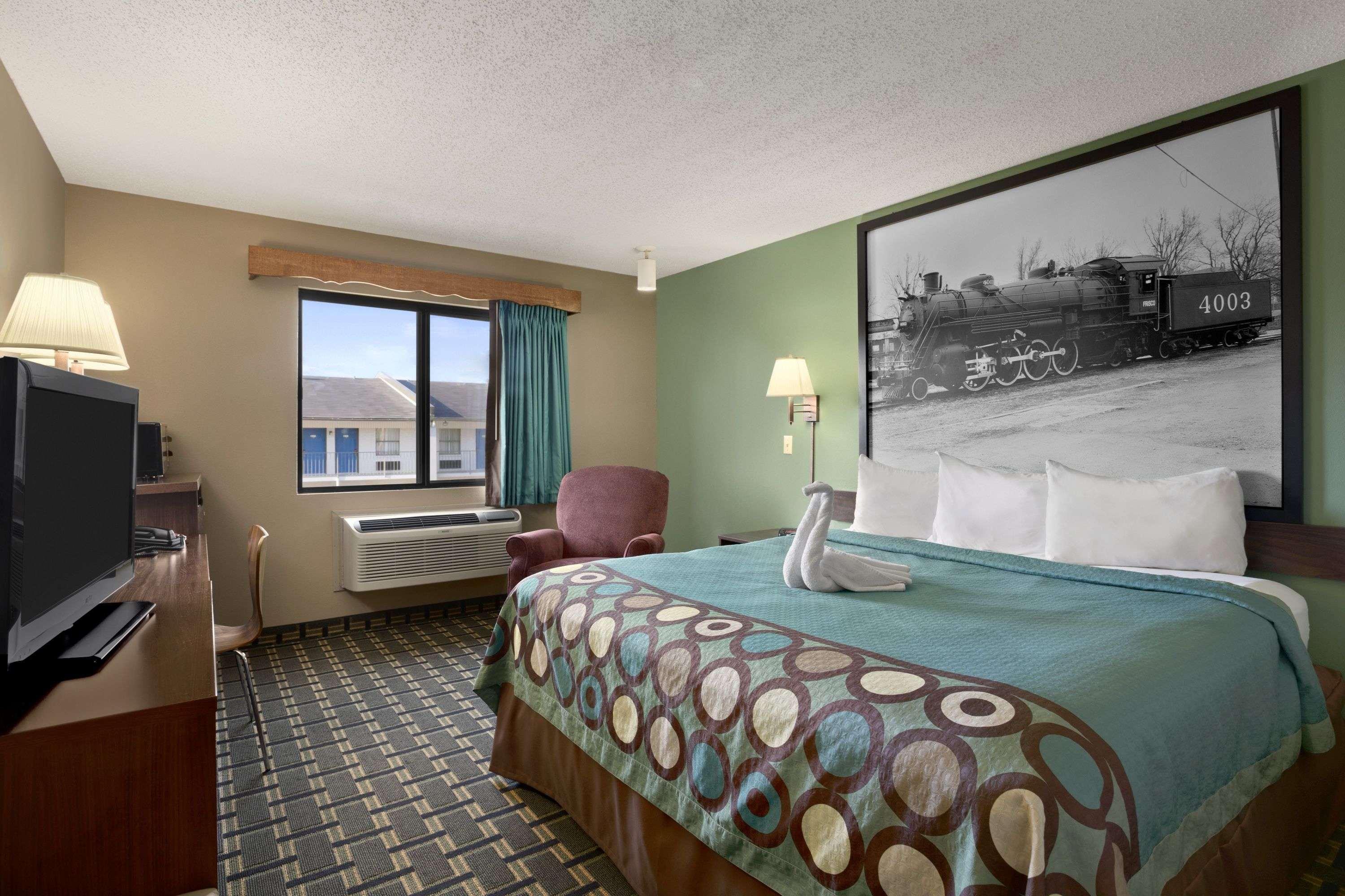 Super 8 by Wyndham Russellville — photo 4