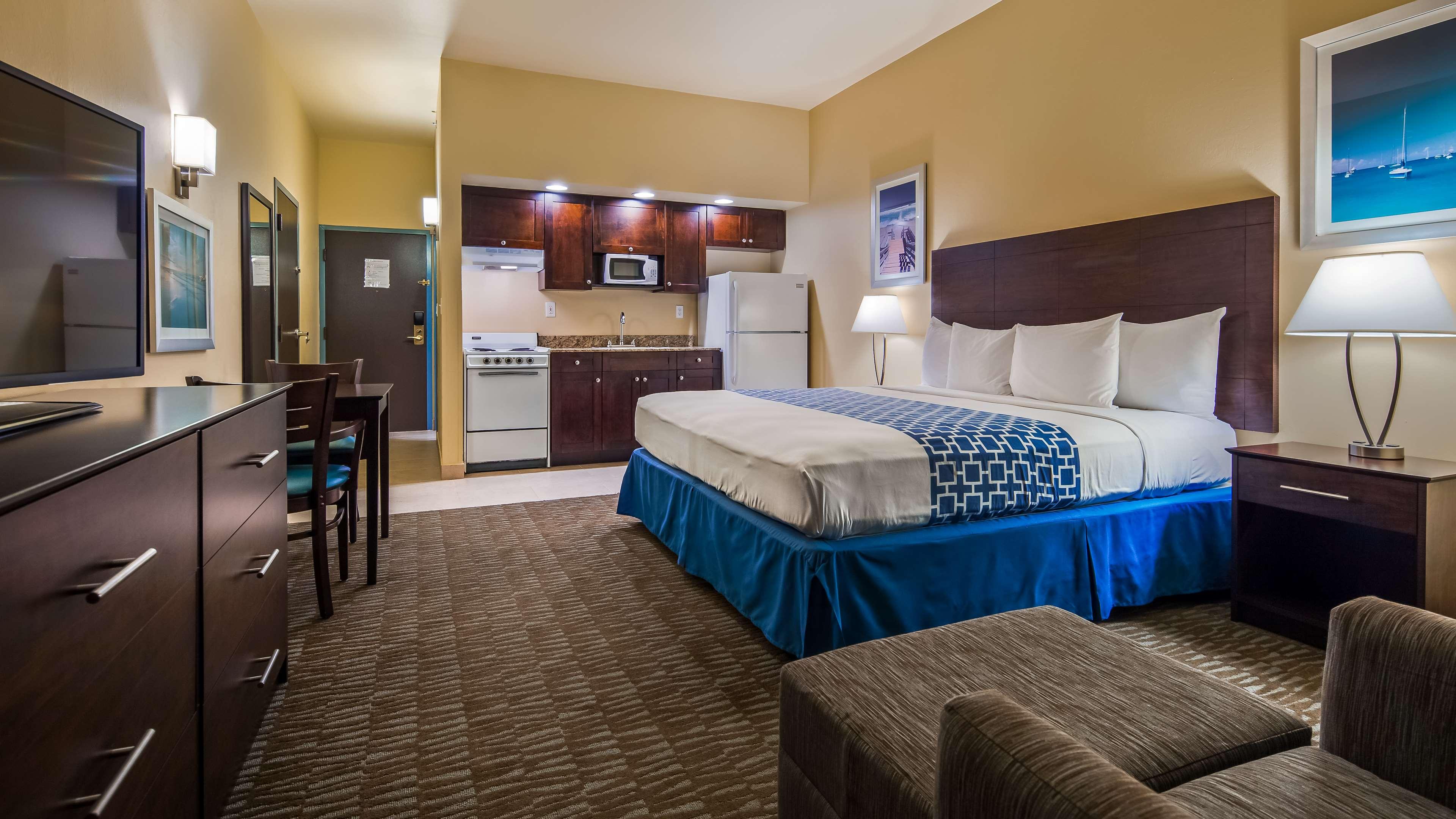 Best Western Naples Plaza Hotel — photo 4