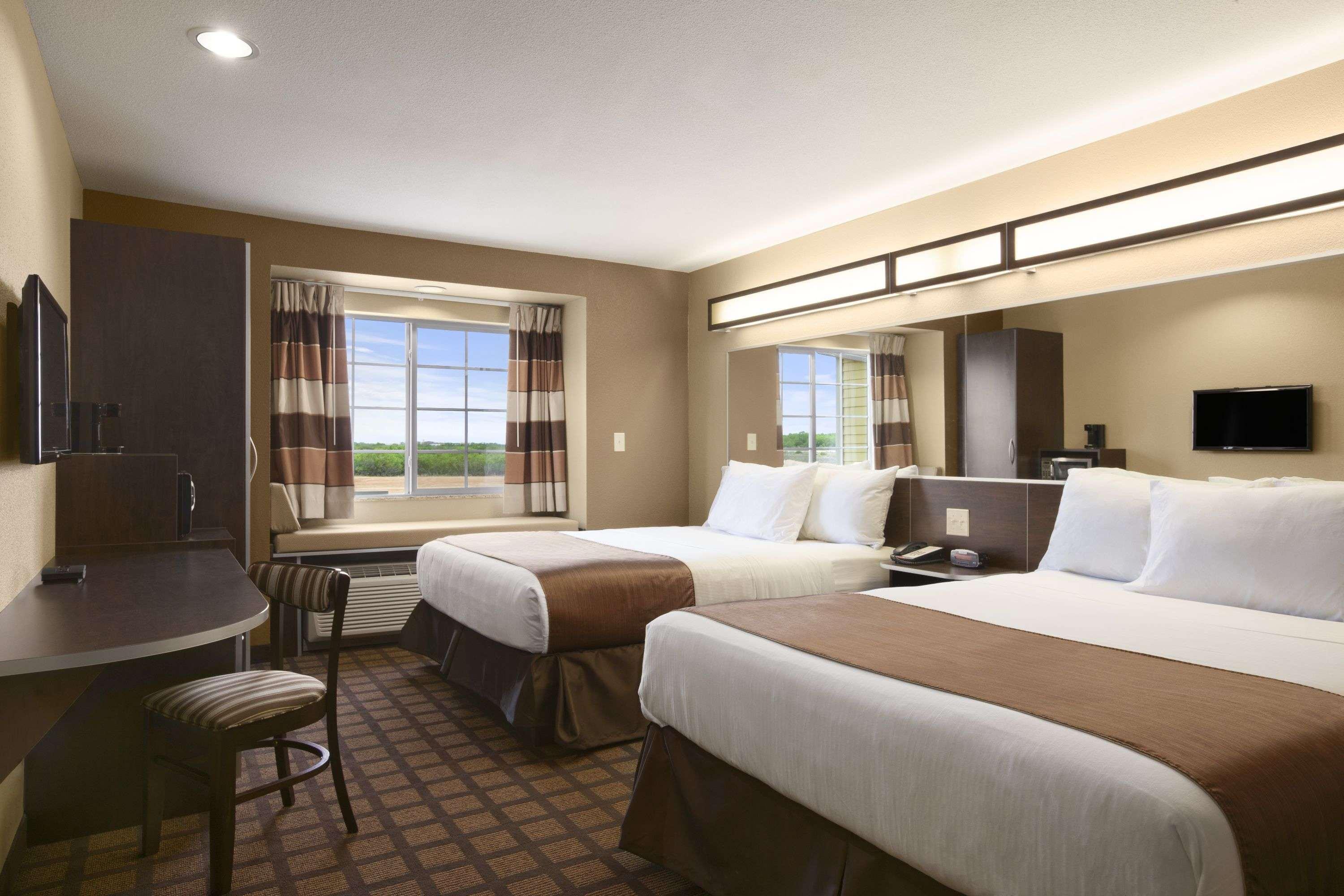 Microtel Inn & Suites Cotulla — photo 5