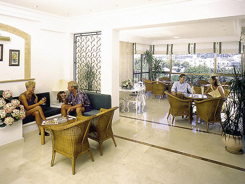 Hotel y Apartamentos Casablanca — photo 3