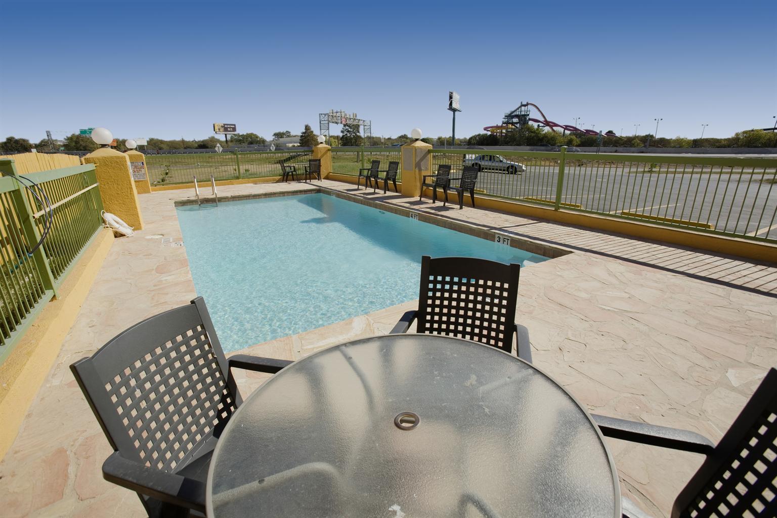 Americas Best Value Inn - AT&T Center — photo 4