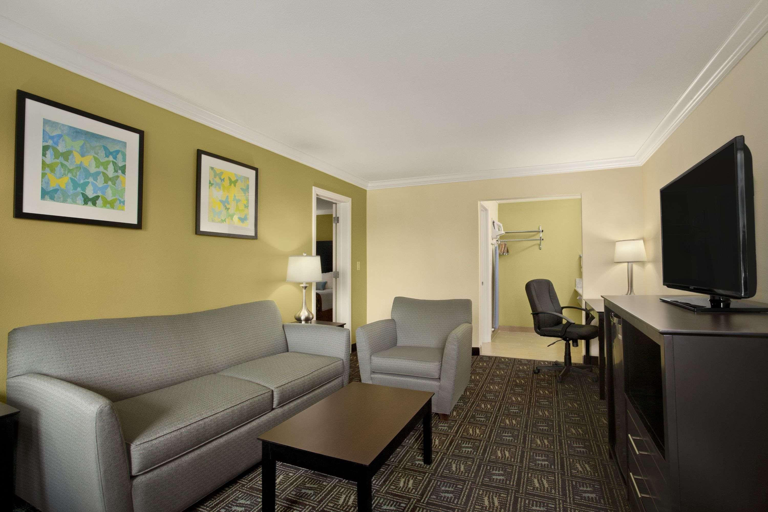 Ramada Anaheim Maingate North — photo 5