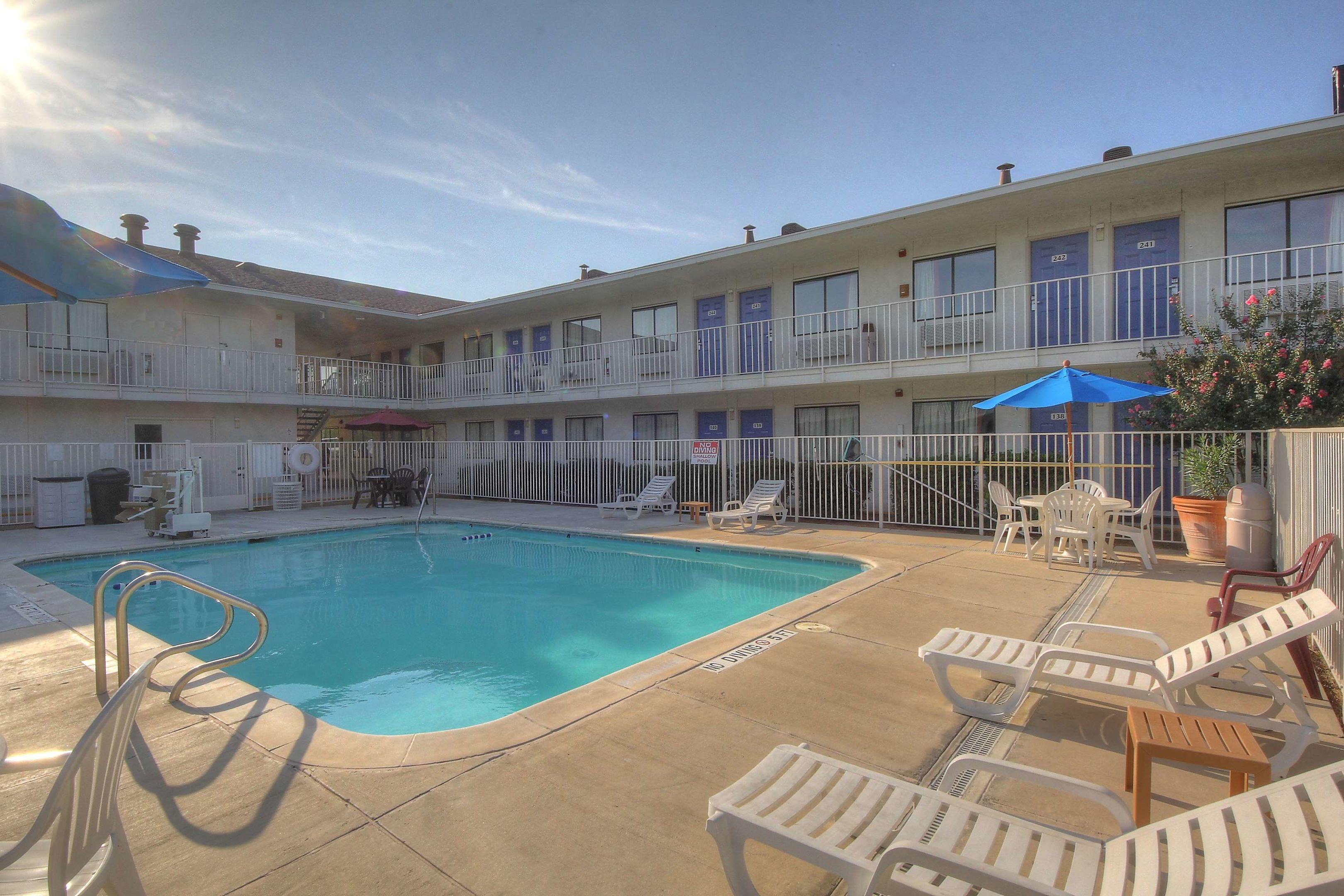 Motel 6 San Antonio - Fiesta — photo 4