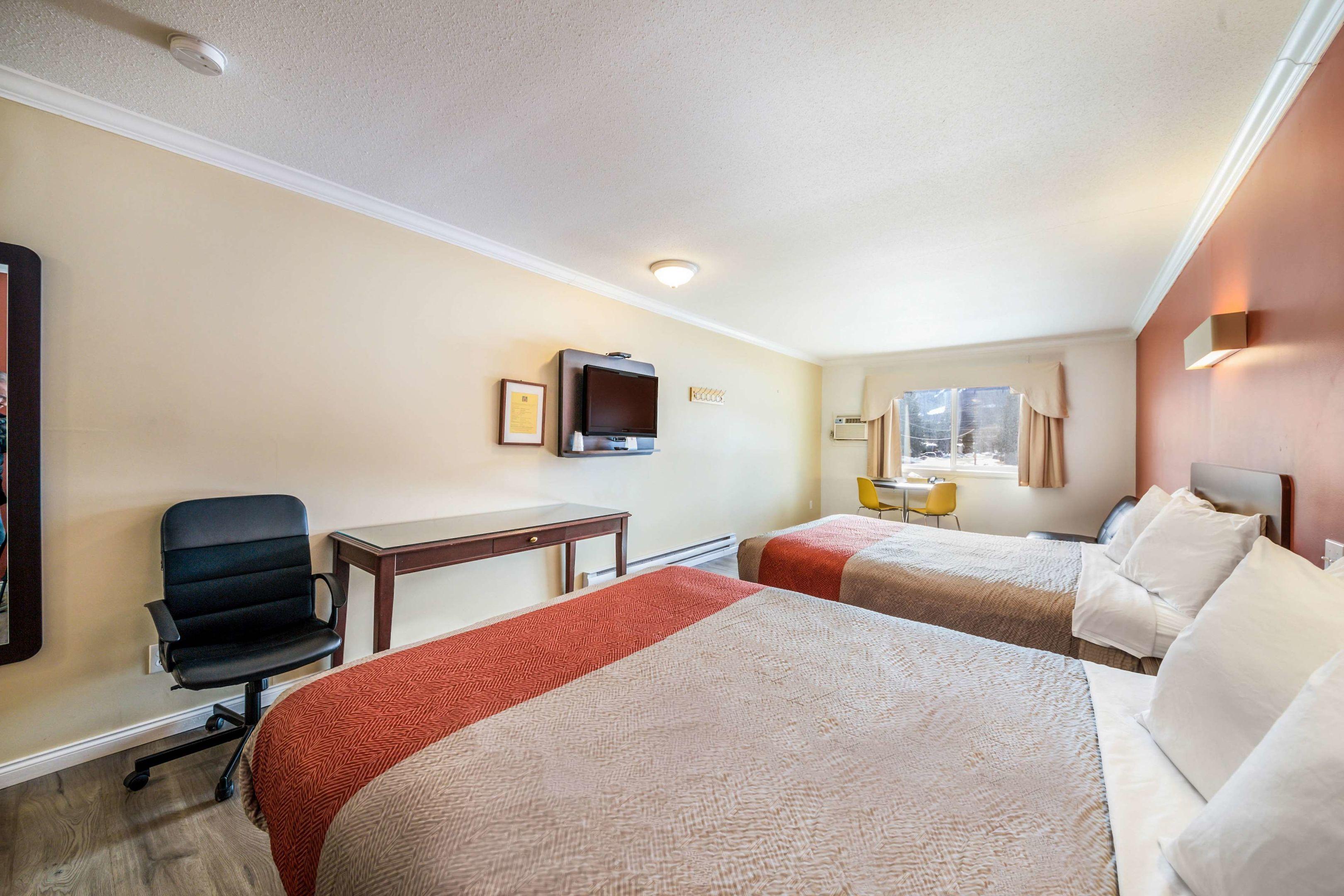 Revelstoke Gateway Inn — photo 3