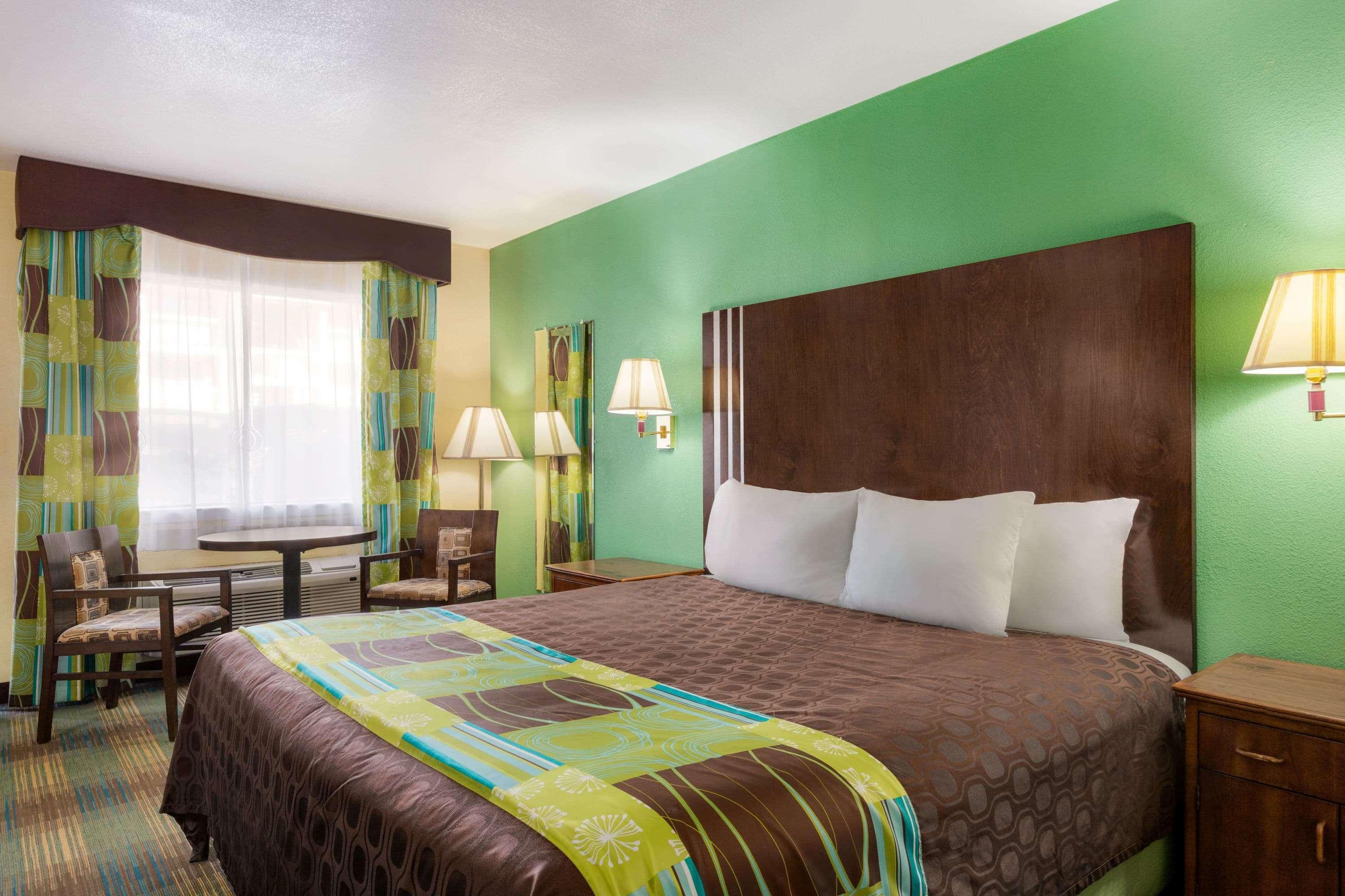 Ramada - San Antonio Sea World Area — photo 5