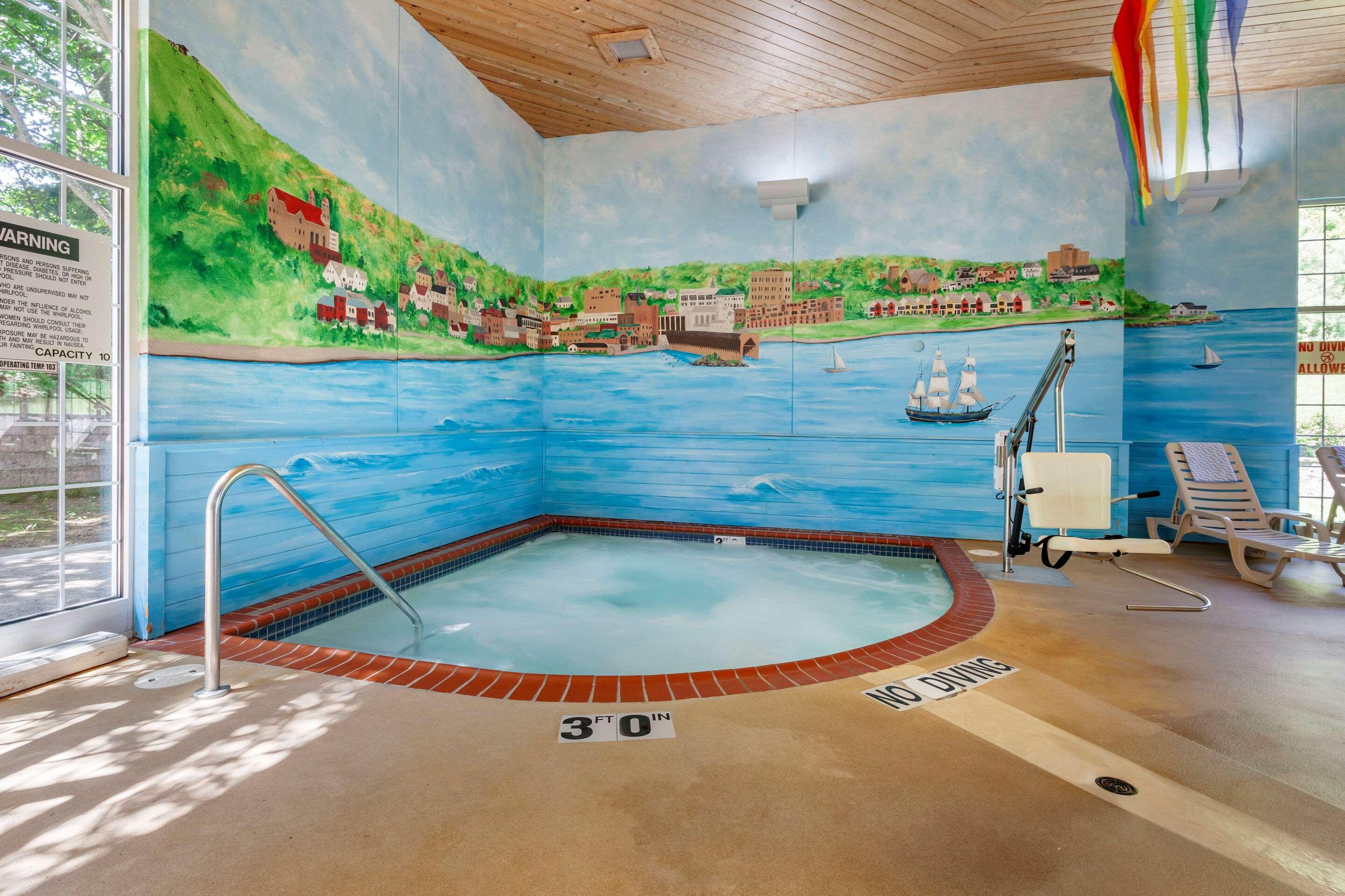 Comfort Suites Marquette — photo 5