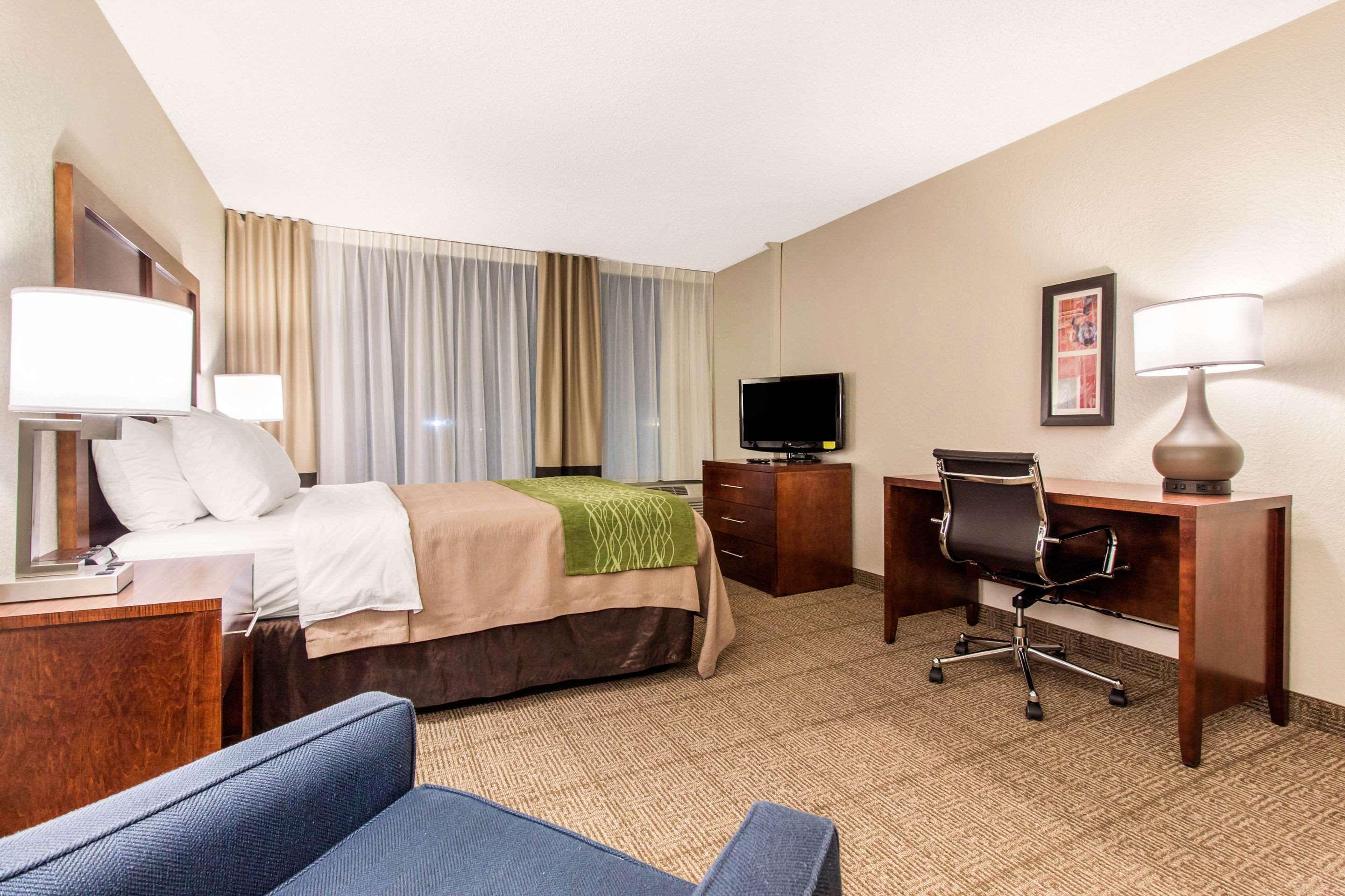 Comfort Inn & Suites Omaha Central — photo 3