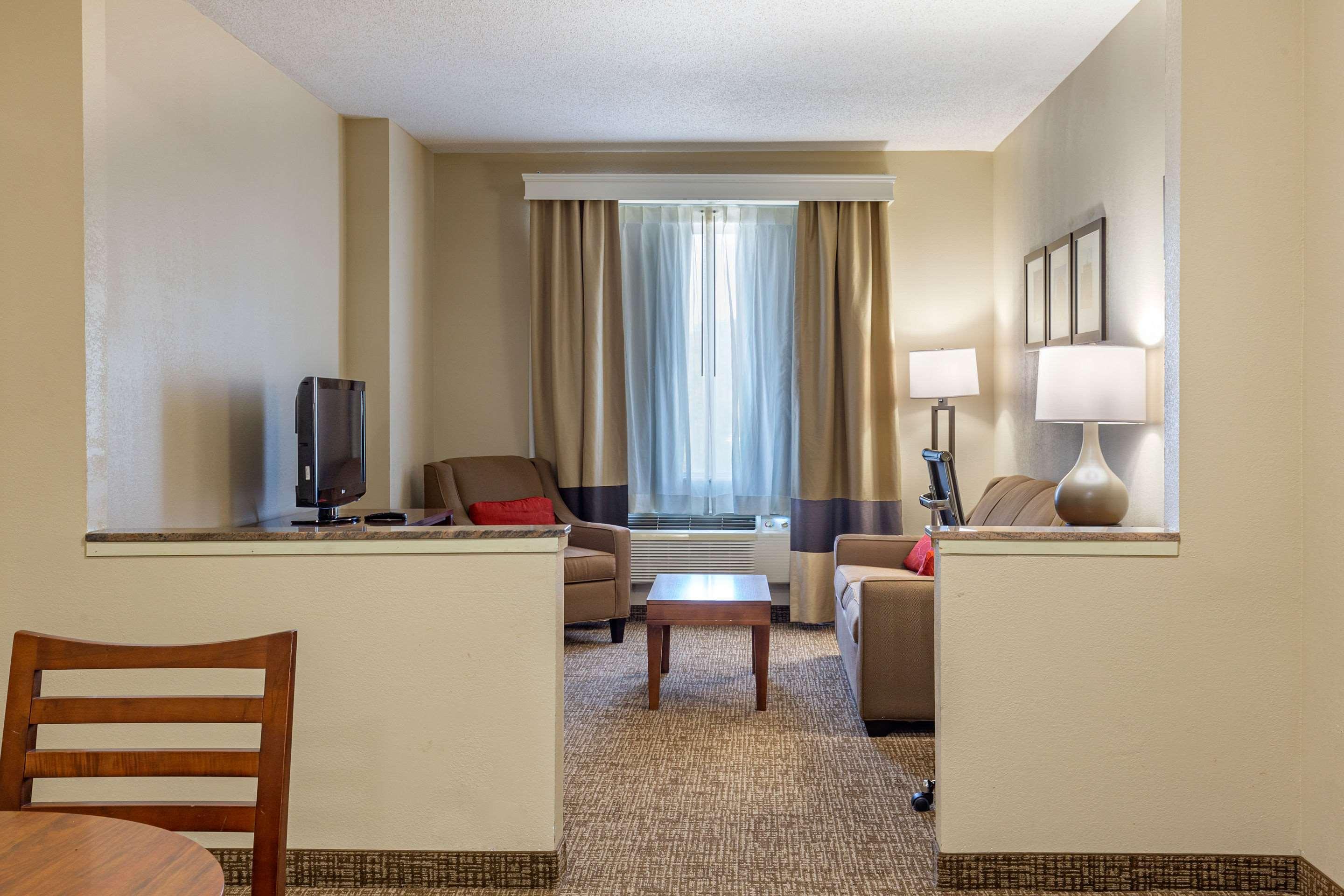 Comfort Suites Raleigh — photo 3