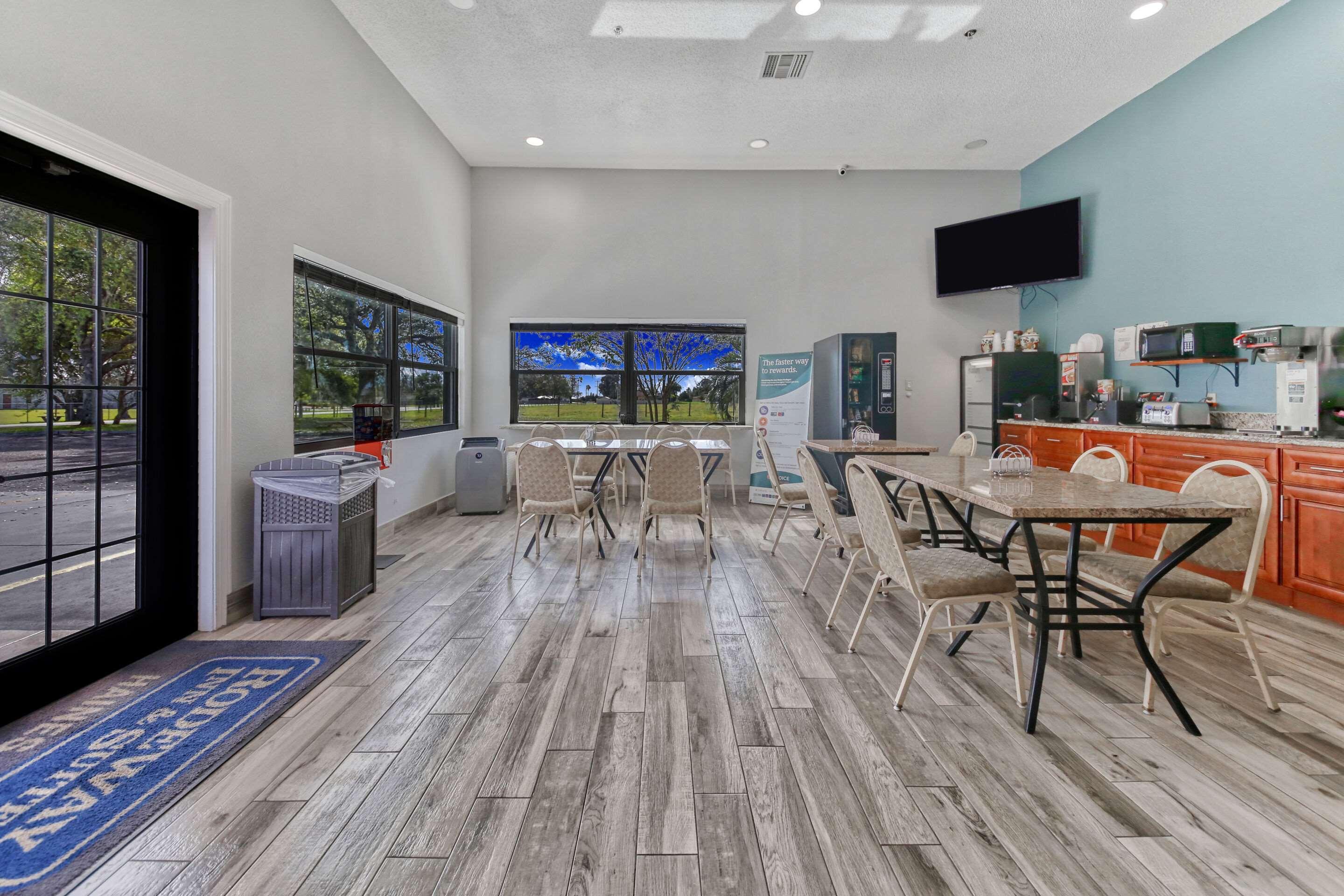 Rodeway Inn & Suites Haines City — photo 4