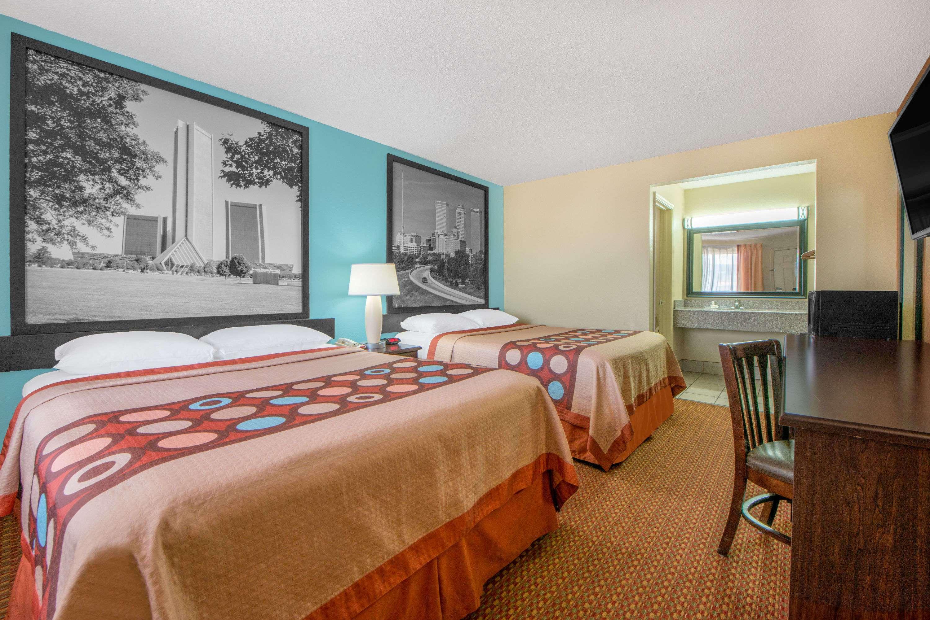 Super 8 by Wyndham Tulsa — photo 5