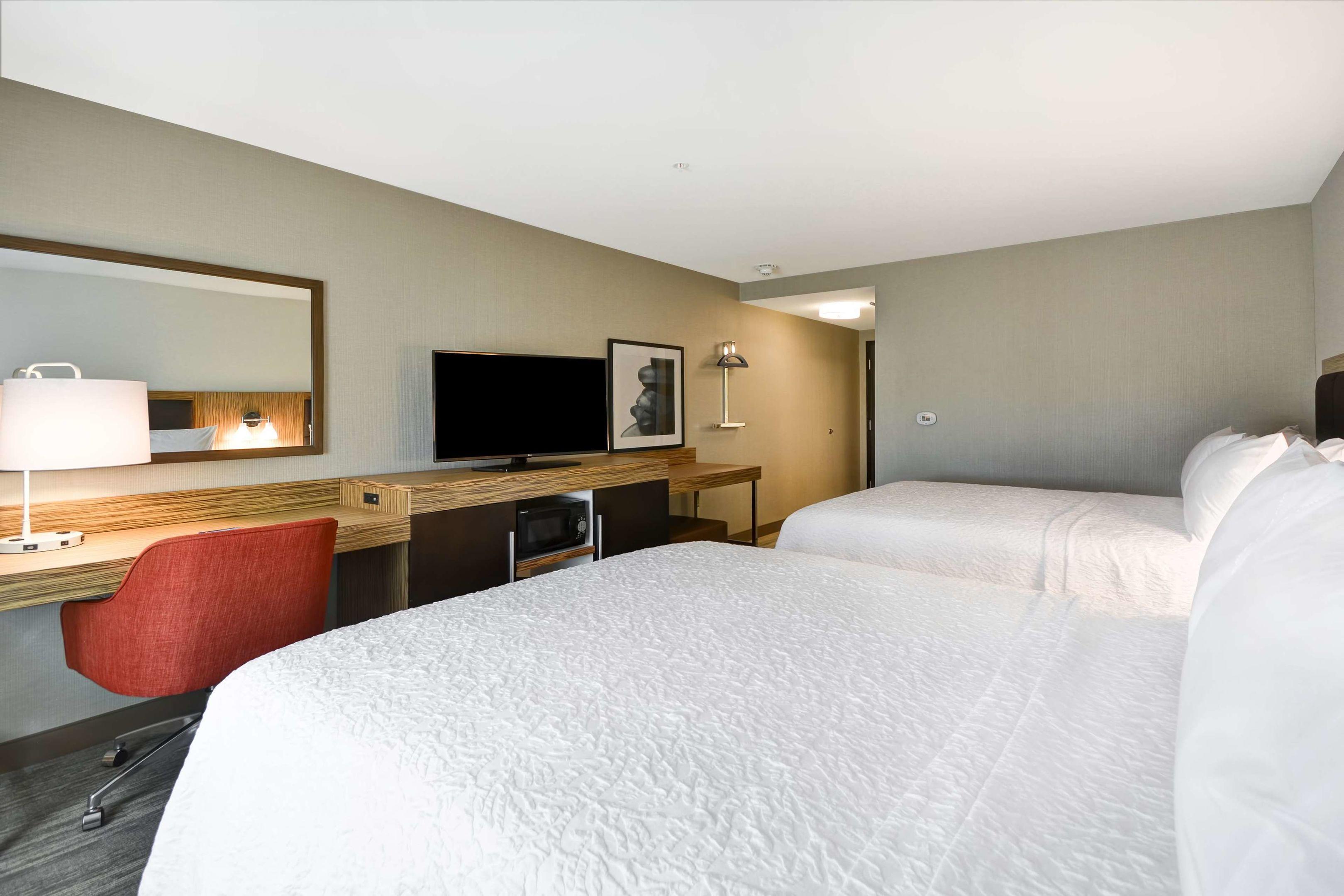 Hampton Inn & Suites Detroit/Warren — photo 5