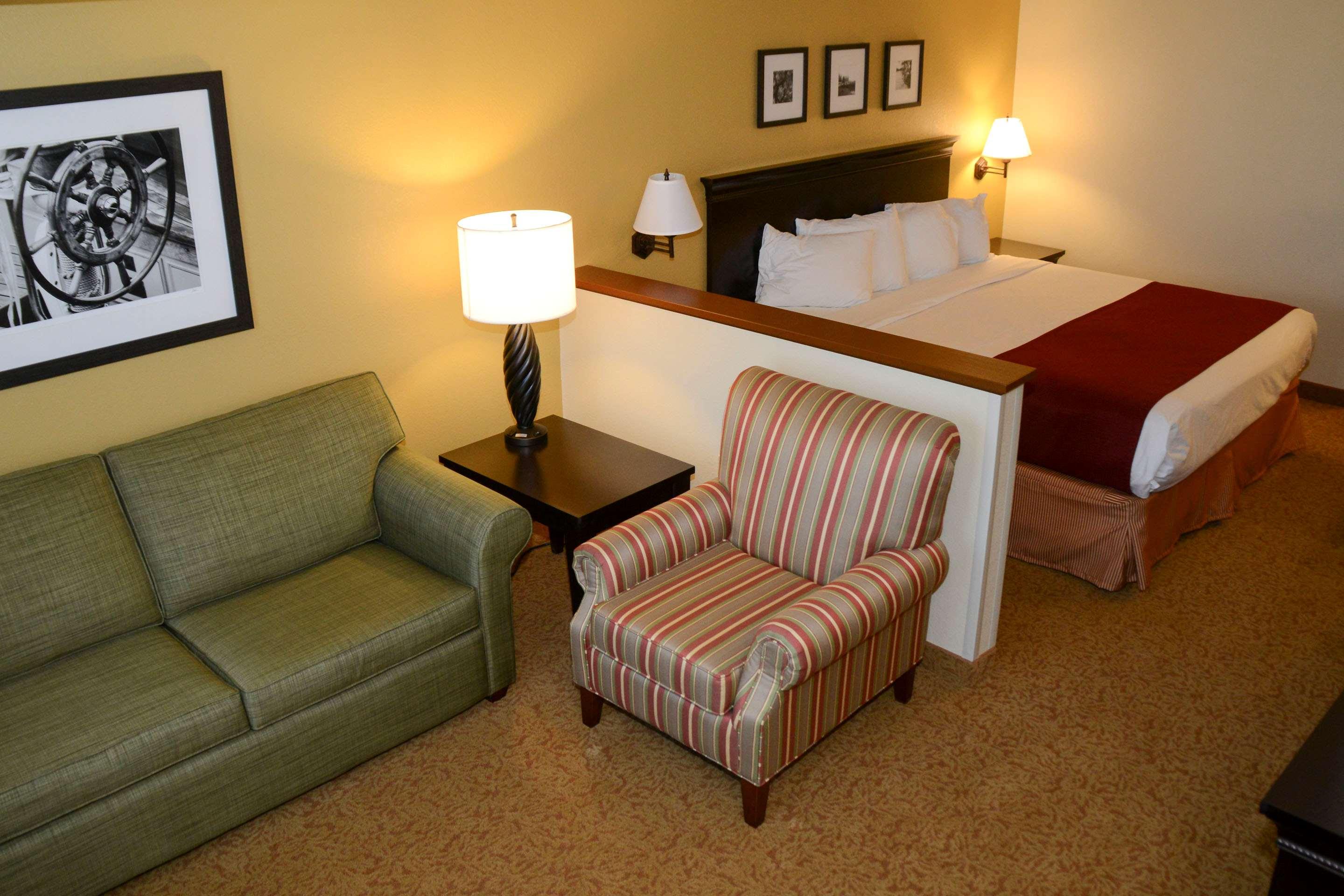 Country Inn & Suites by Radisson, Dundee, MI — photo 5