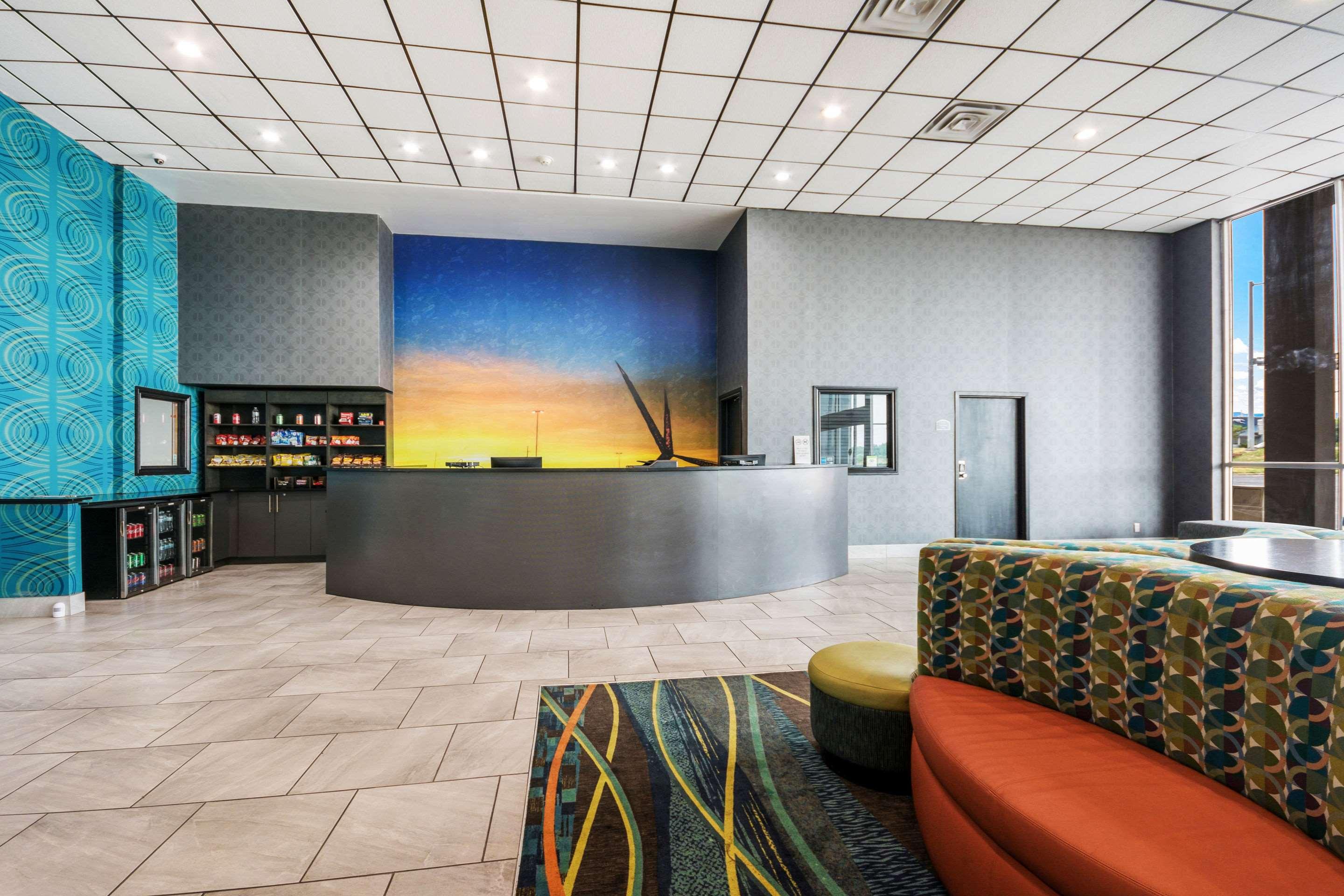 Clarion Inn & Suites Convention Center Near Bricktown — photo 3