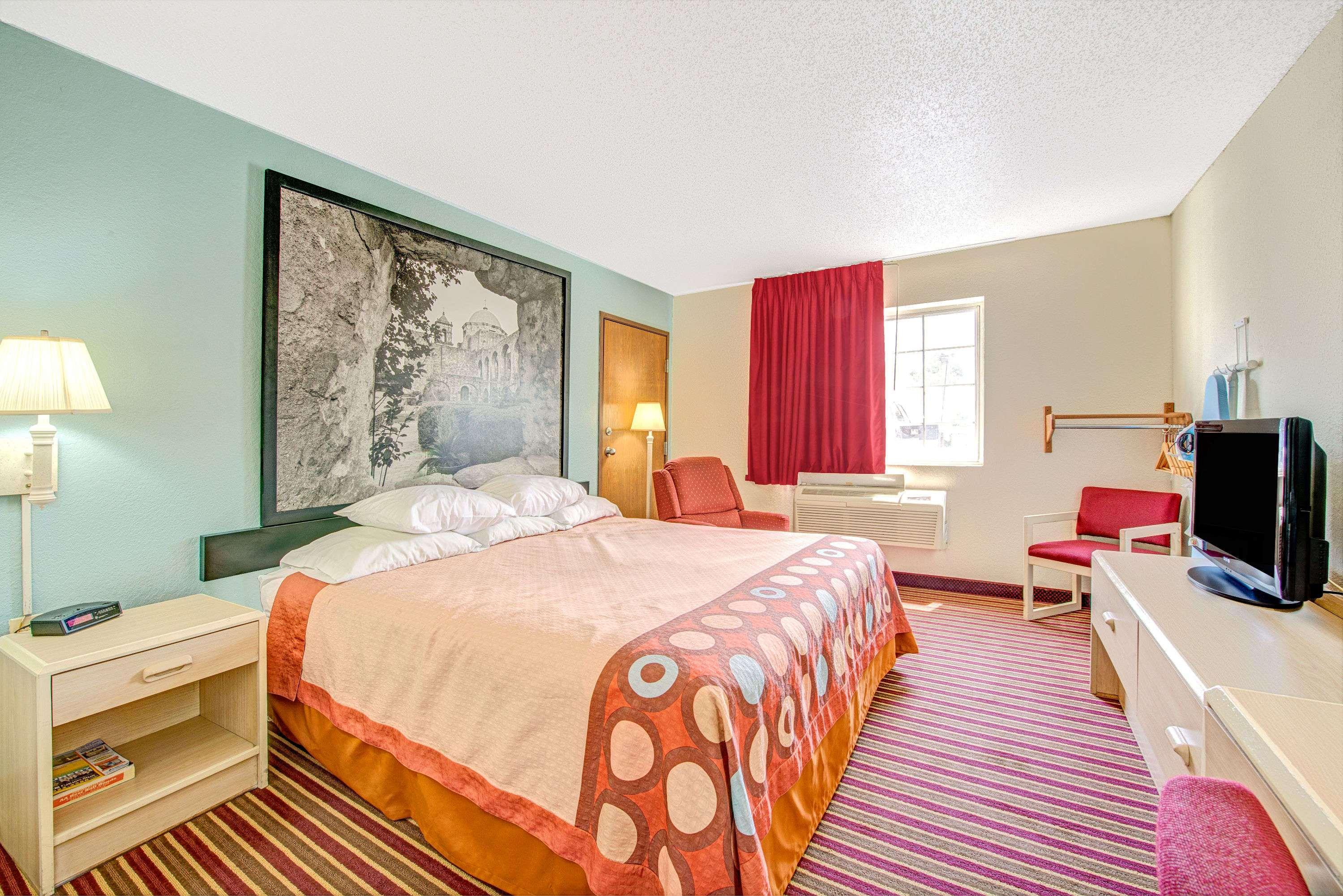 Super 8 by Wyndham San Antonio/Fiesta — photo 5