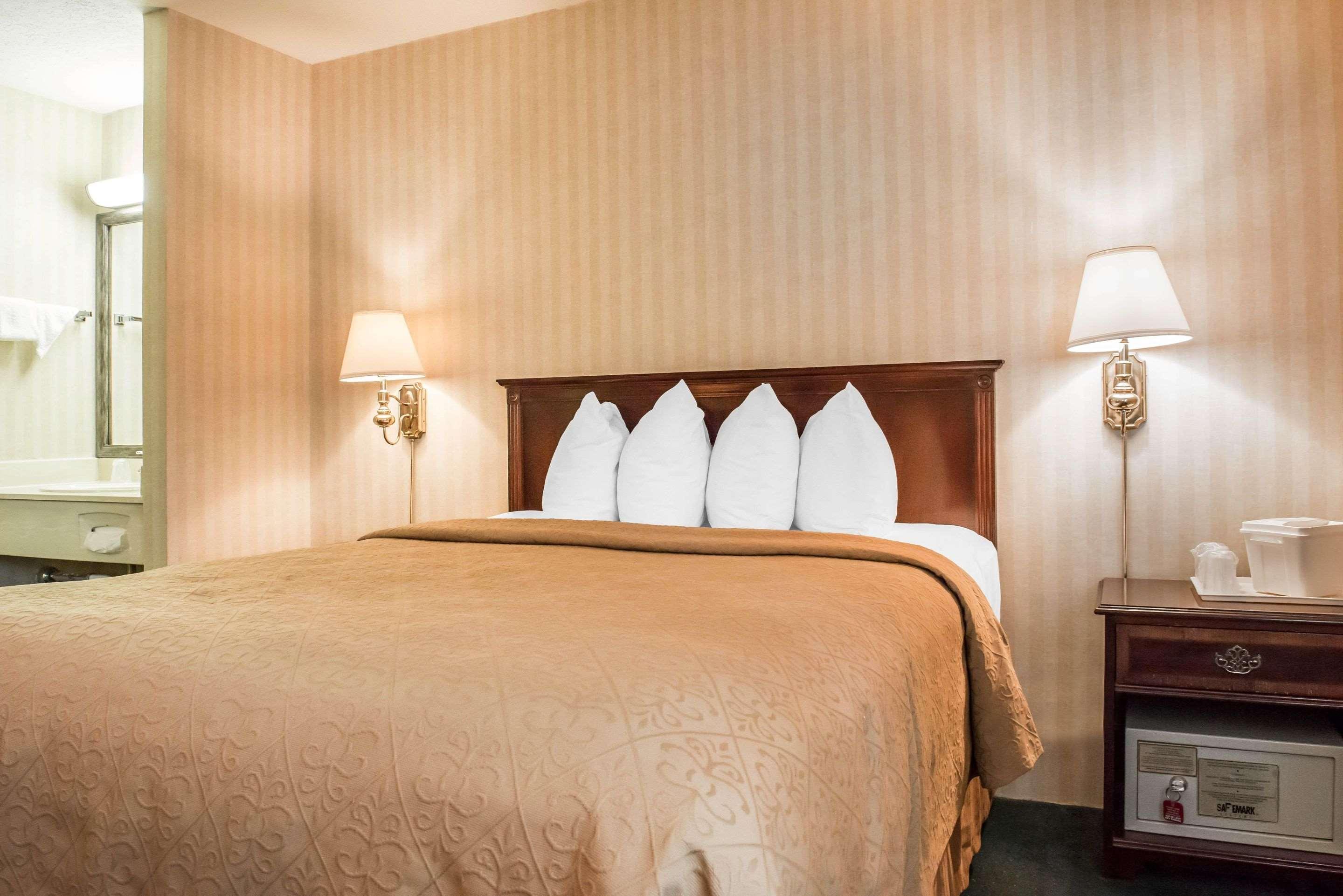Quality Inn Pittsburgh Airport — photo 4