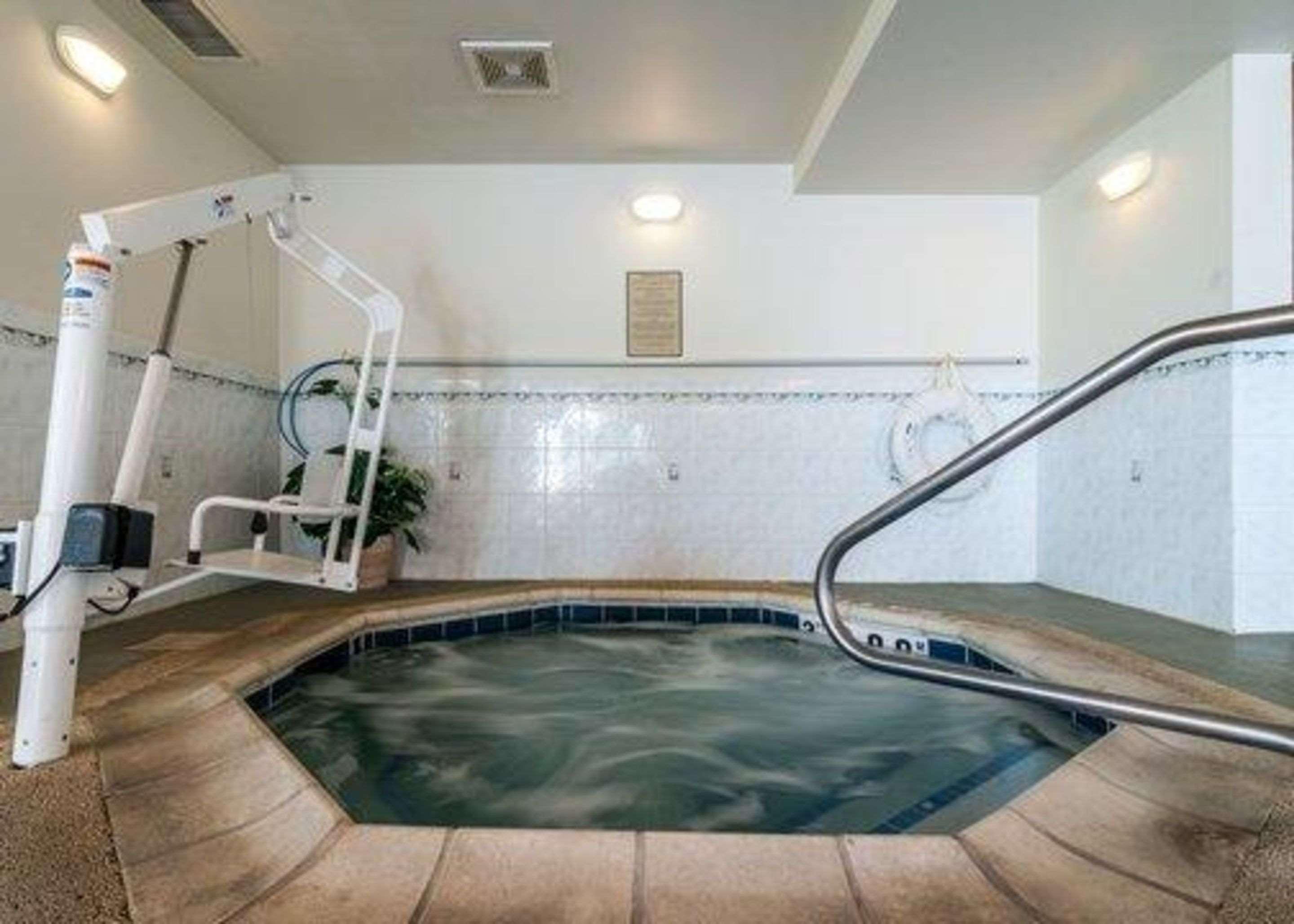 Comfort Inn & Suites — photo 4