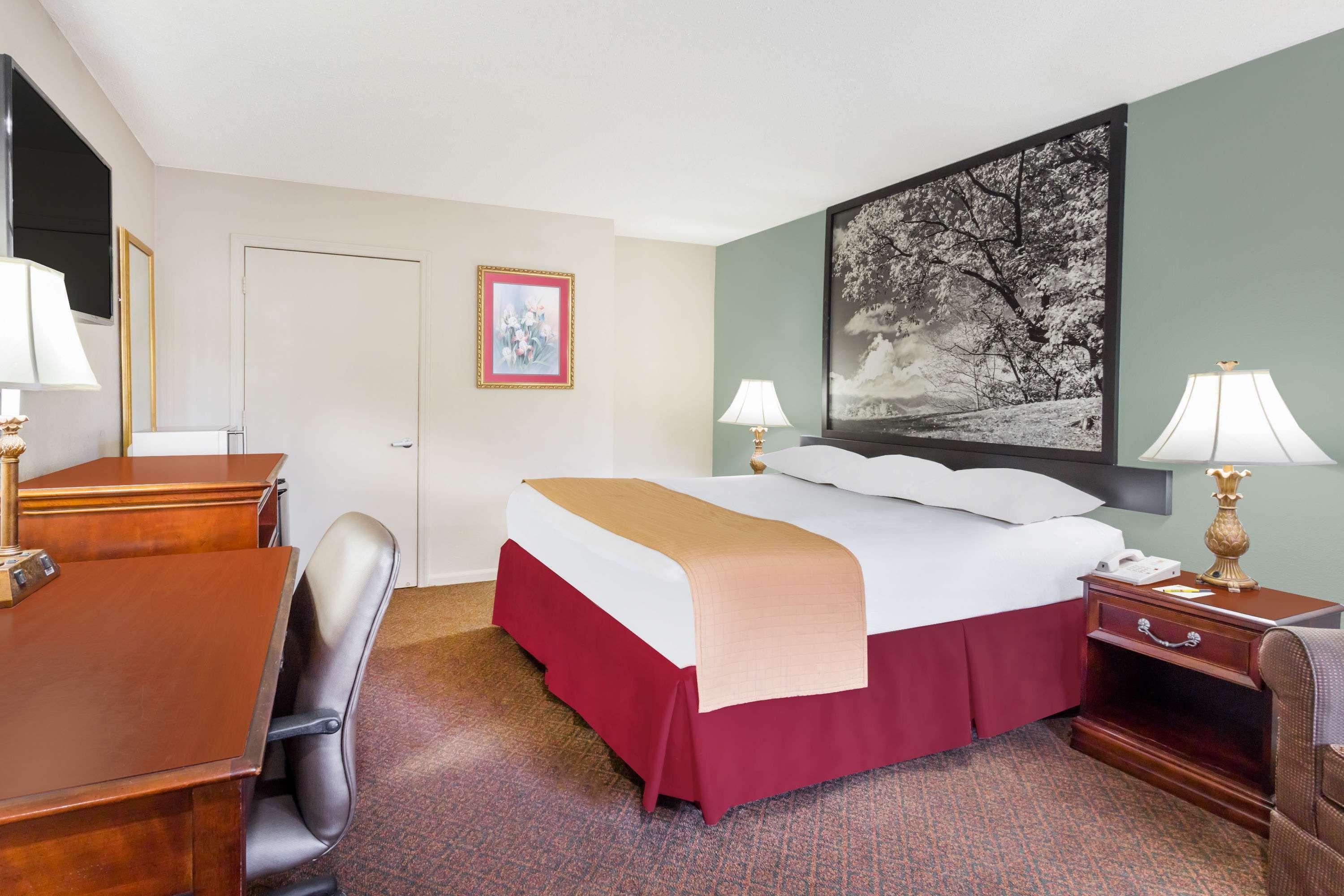 Super 8 by Wyndham Garysburg/Roanoke Rapids — photo 5