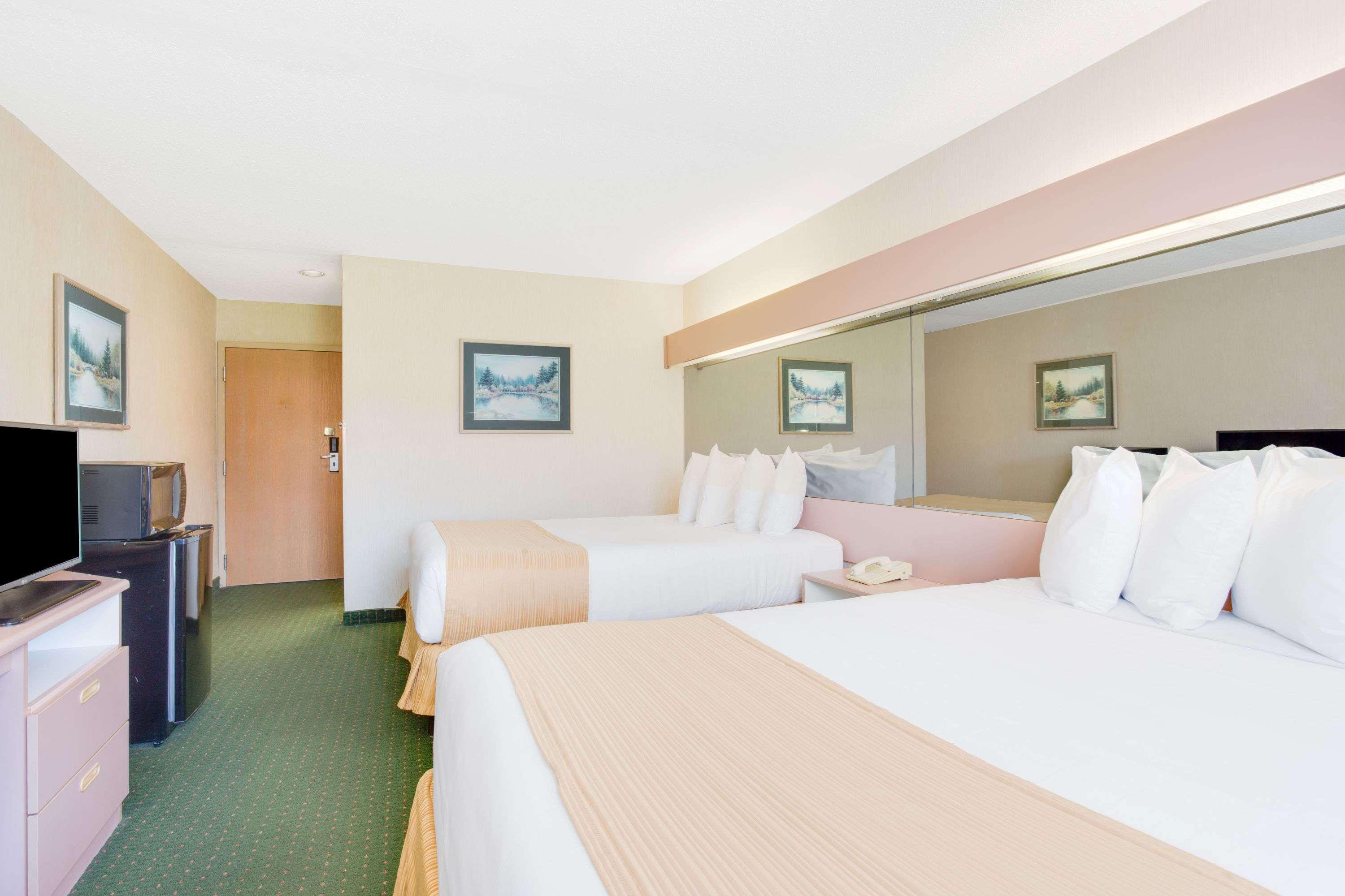 Microtel Inn & Suites by Wyndham Greensboro — photo 5