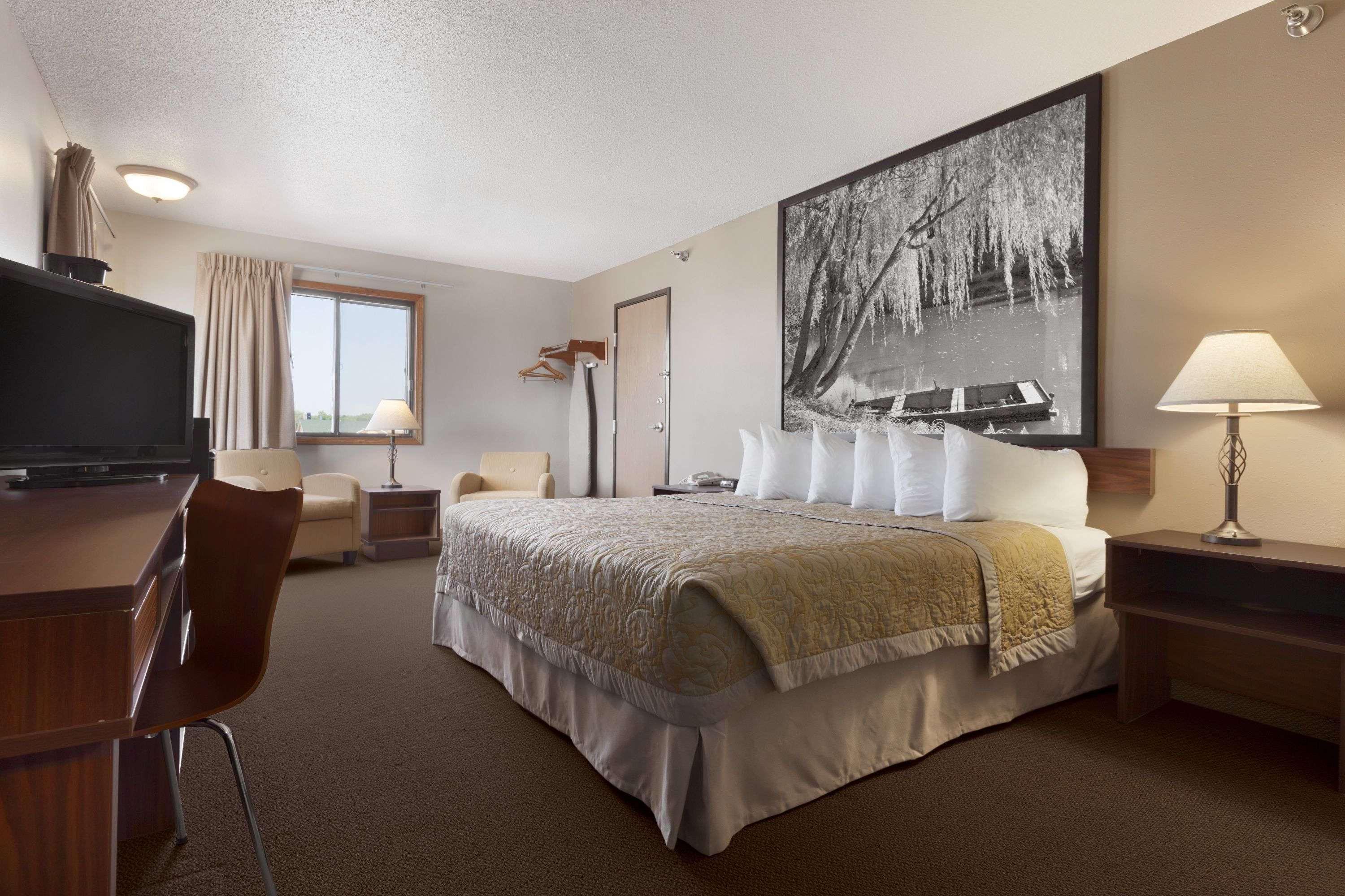 Super 8 by Wyndham Sioux Falls 41st Street — photo 5