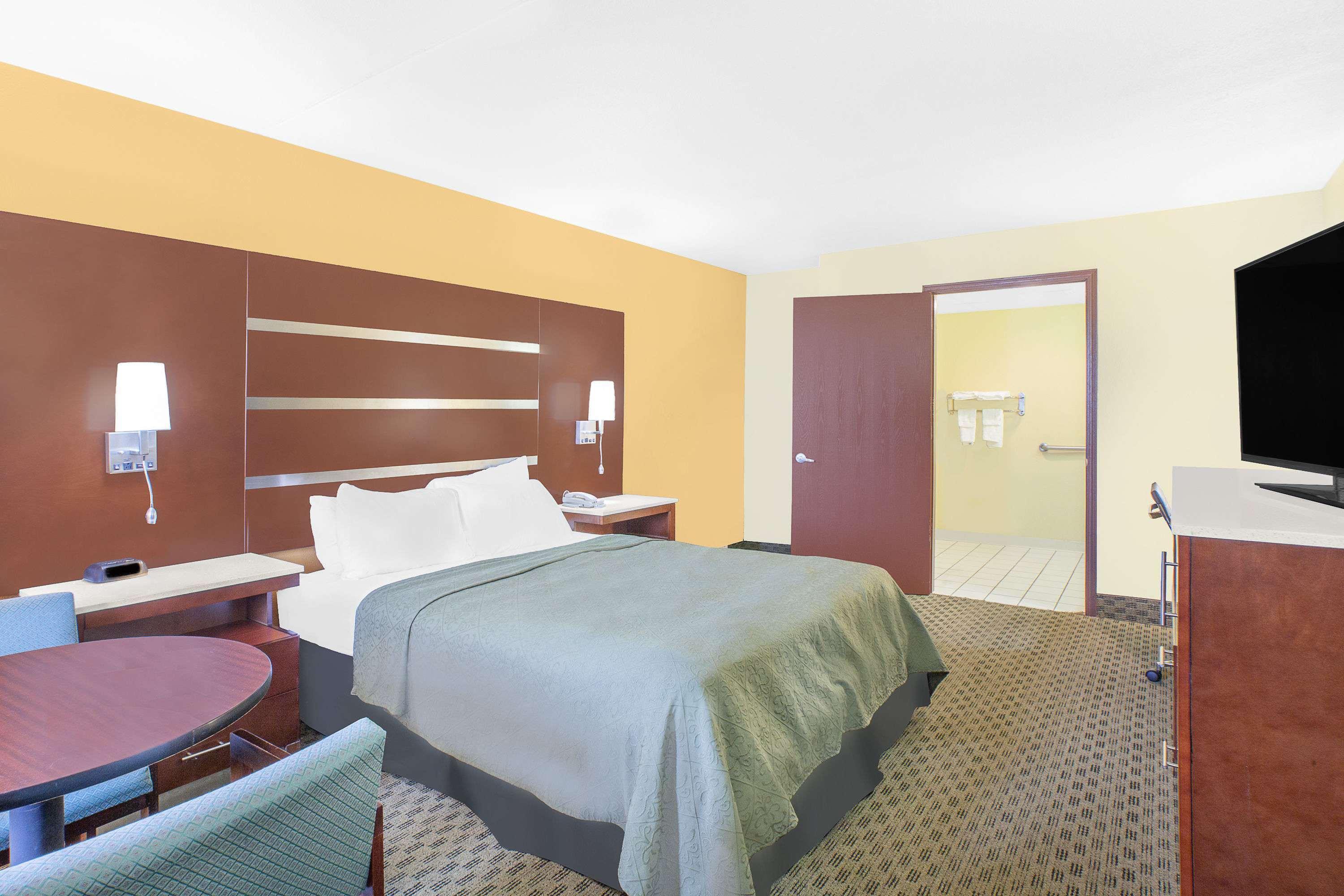 Days Inn Fayetteville — photo 5